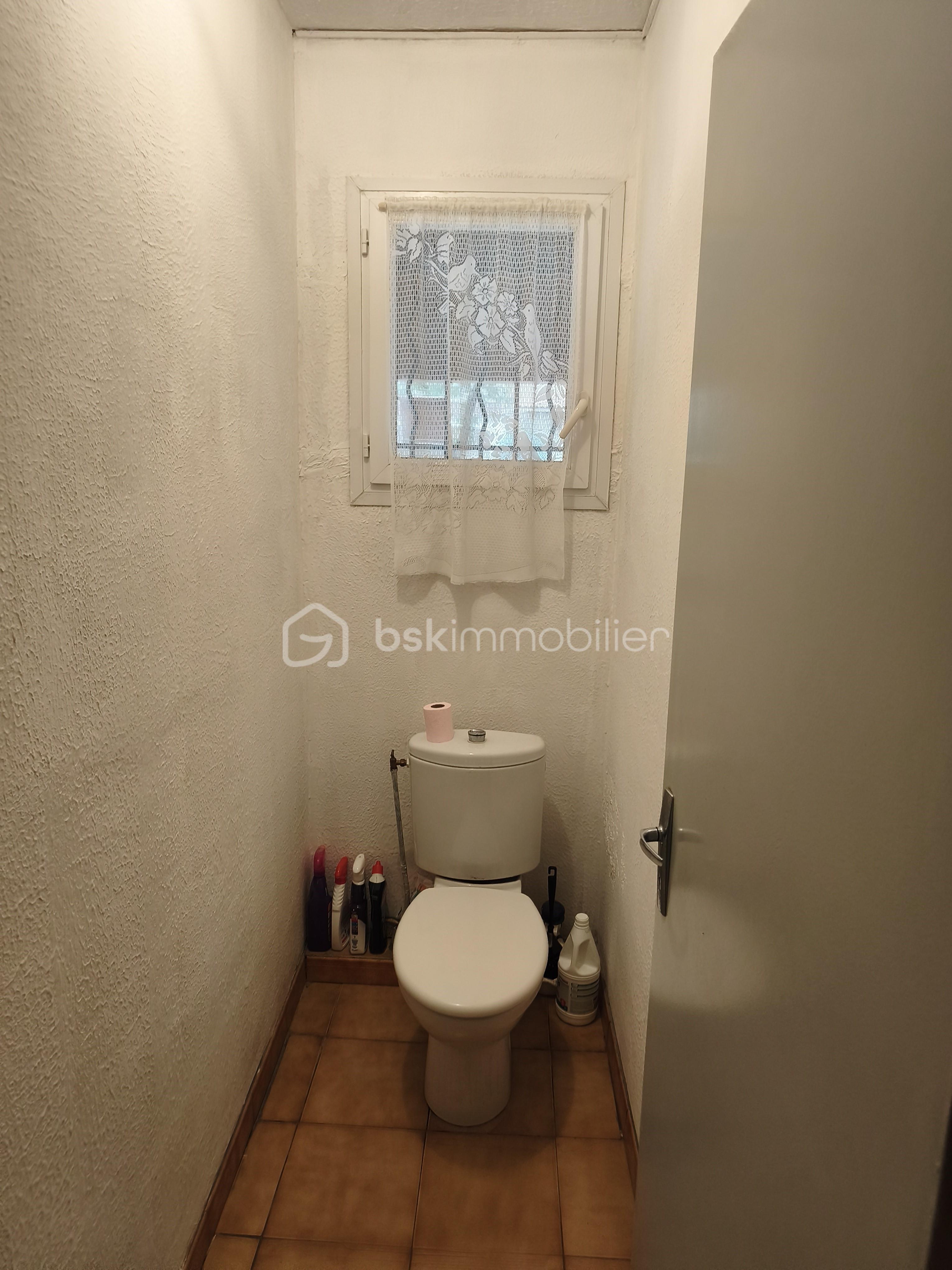 wc bas.jpg