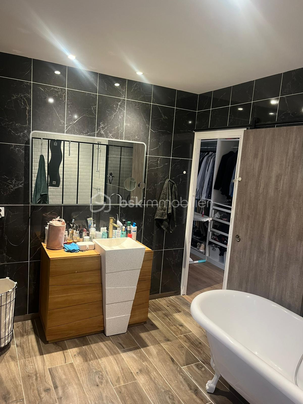 Maison ancienne de 154,69 m² - motion_photo_8690973018899461247.jpg