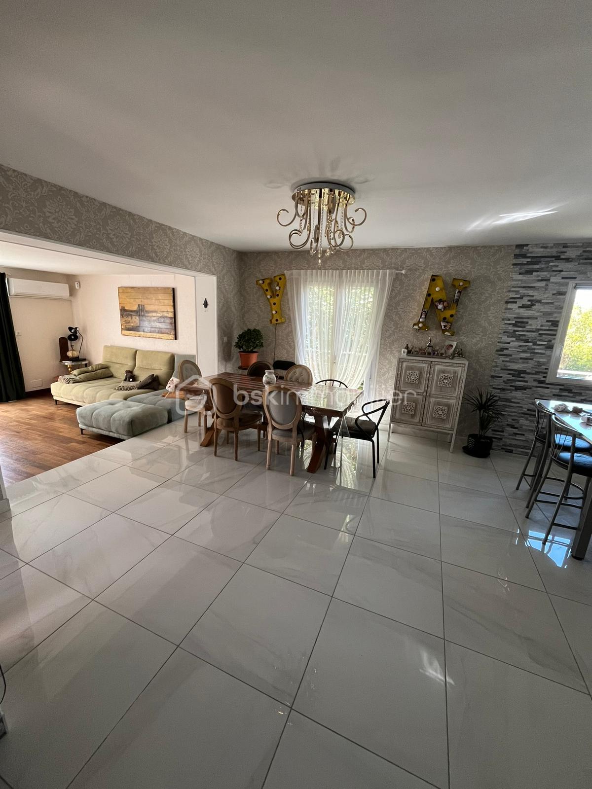 Maison ancienne de 154,69 m² - motion_photo_8830935749572798985.jpg