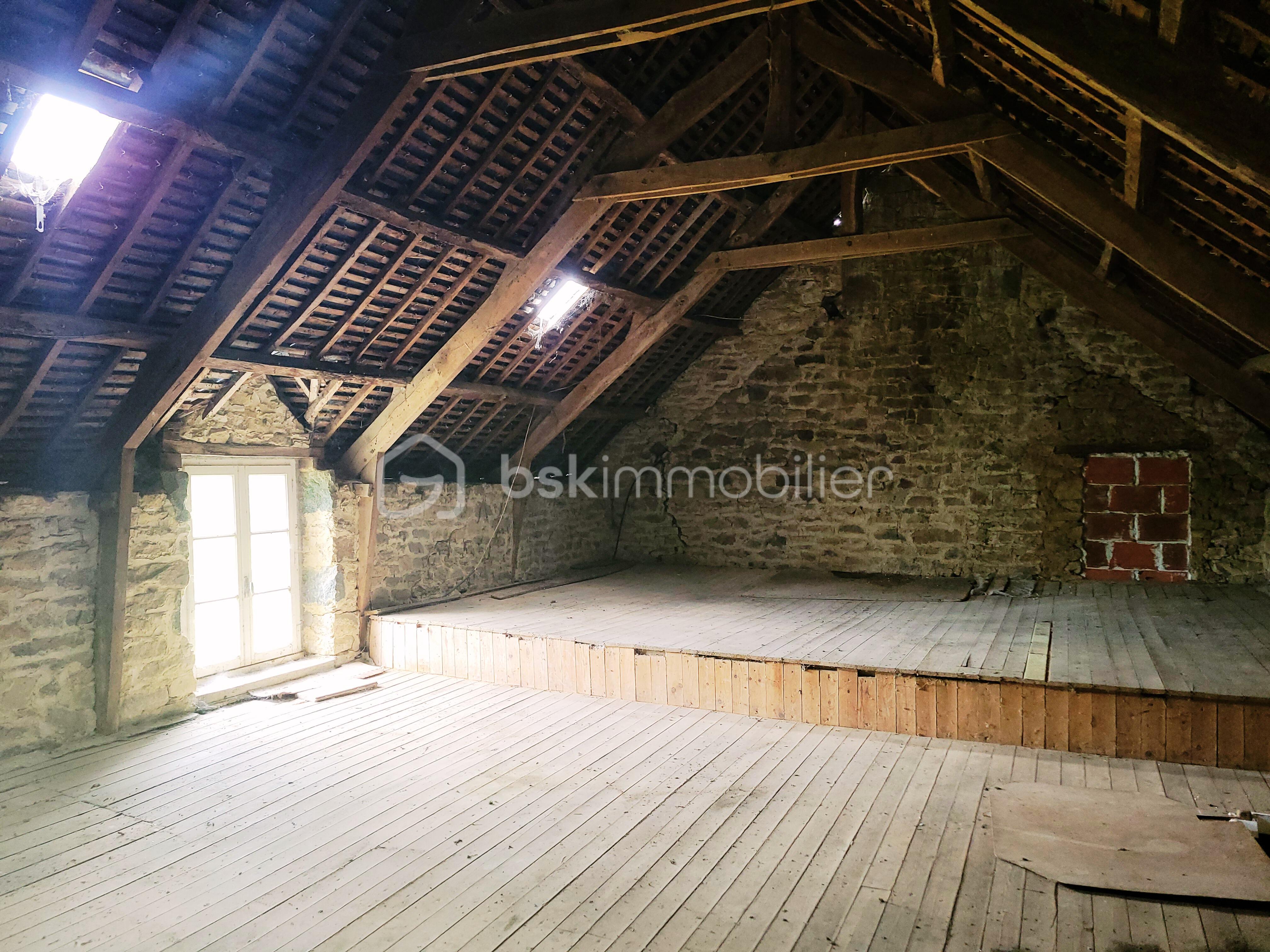 Maison en pierre de 215 m² - ca1ea188-a1fe-42a8-8eeb-835ab75ac9e4.jpg