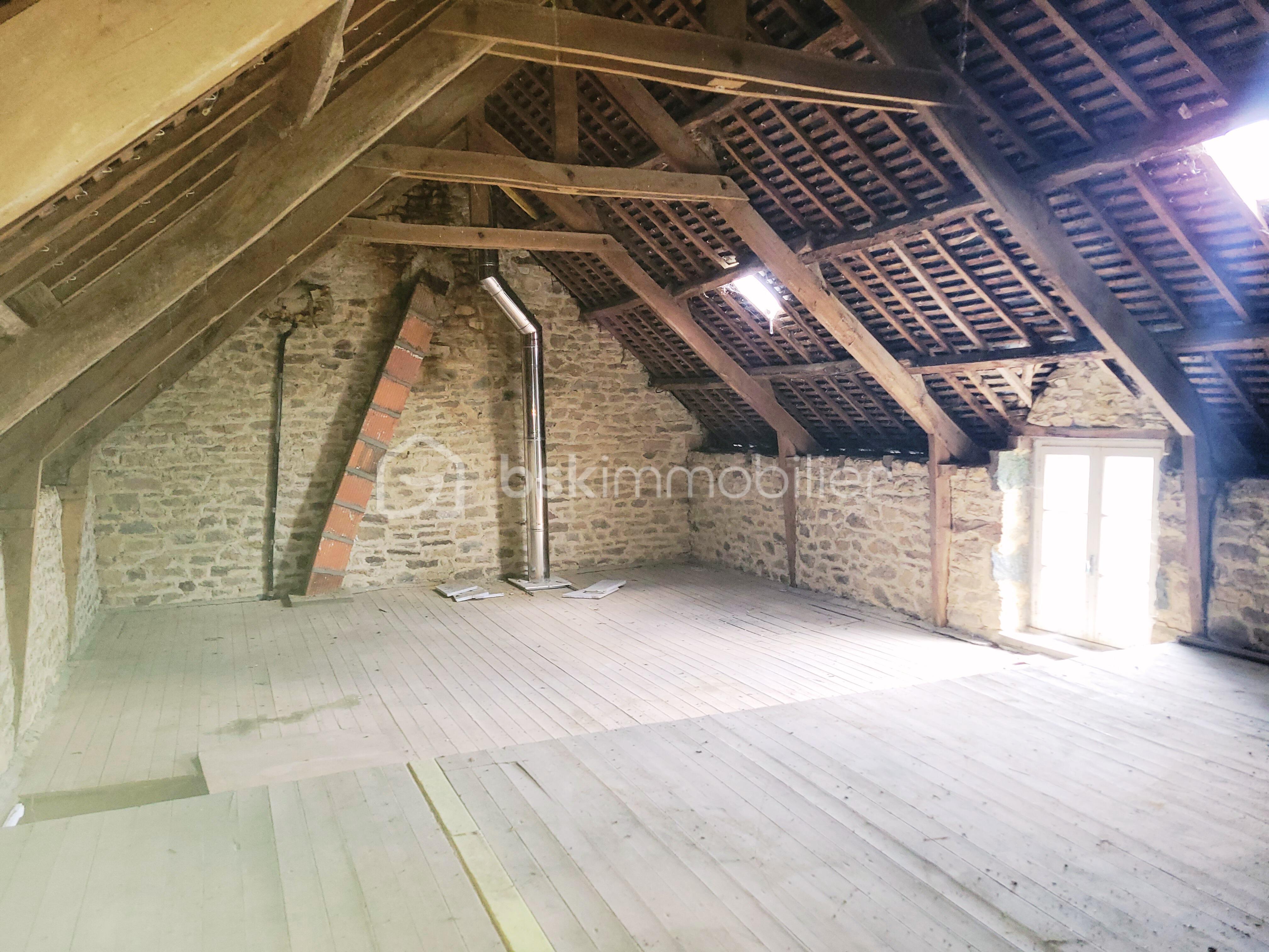Maison en pierre de 215 m² - c1508345-4ac2-453d-9f0b-937752c4494d.jpg