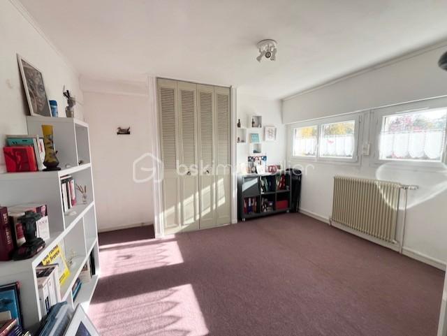 Maison de 141 m² - CHAMBRE DROITE C.jpg