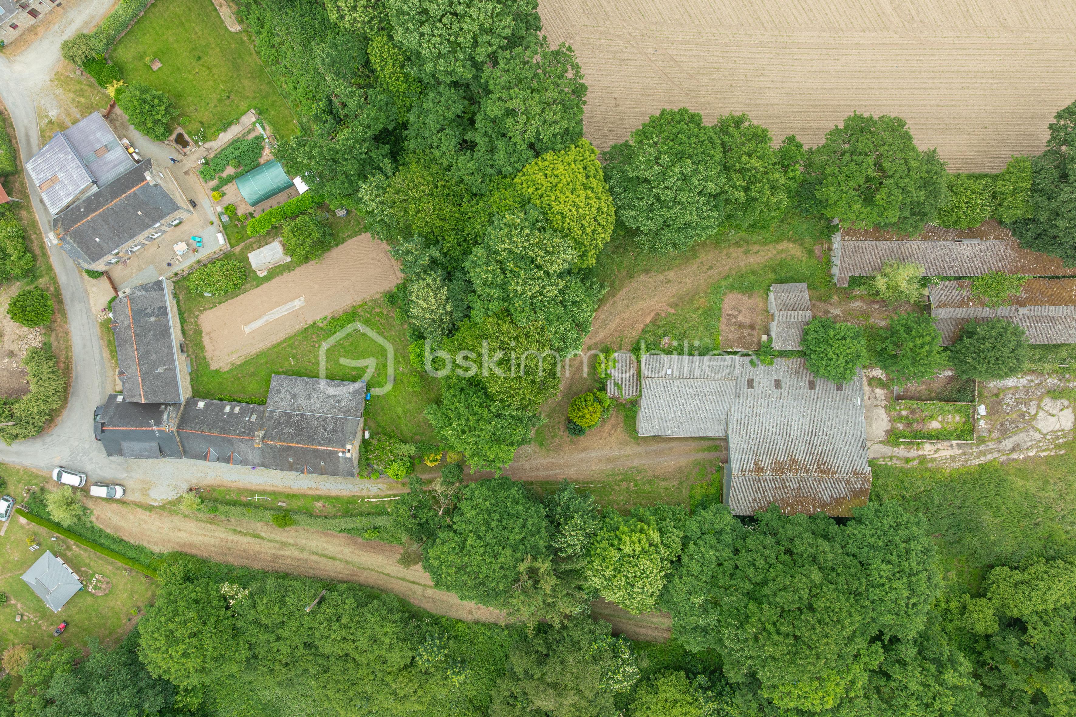 Maison en pierre de 215 m² - 33-35 Le village de bosny ST GILLES DU MENE (31 sur 31).jpg