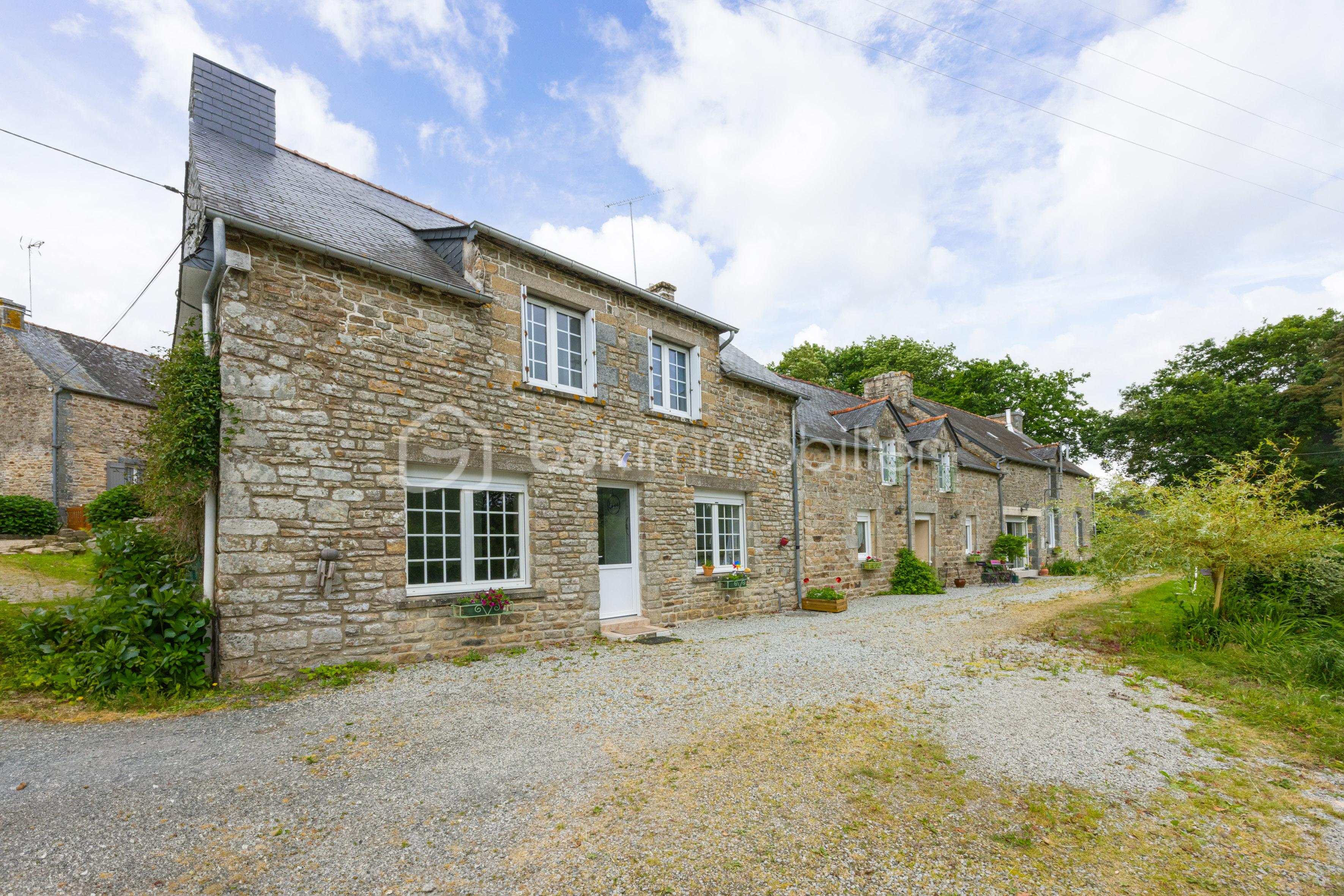 Maison en pierre de 215 m² - 33-35 Le village de bosny ST GILLES DU MENE (21 sur 31).jpg