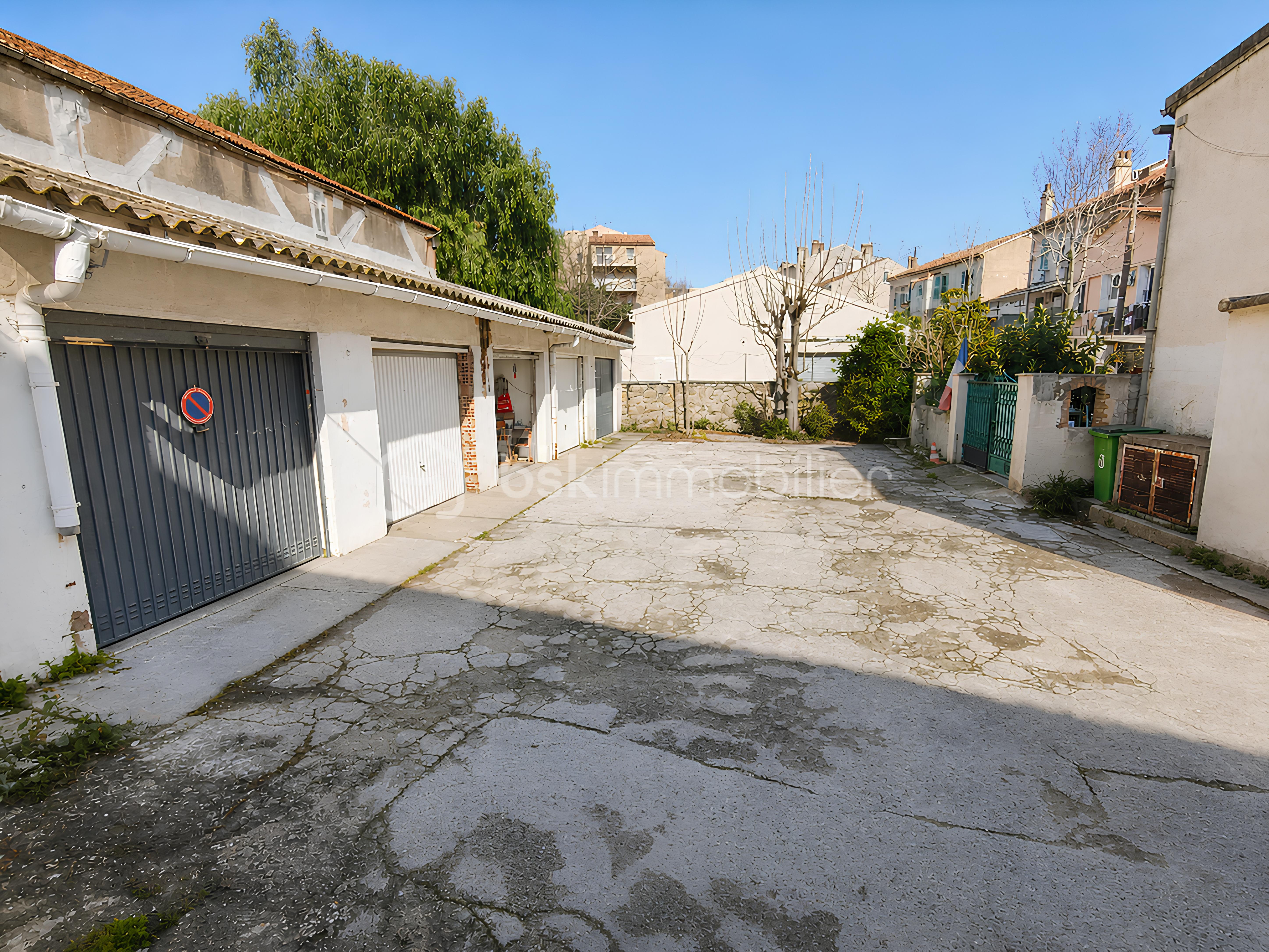 7 - Vue des devant des garages photo 2 -_edited.png