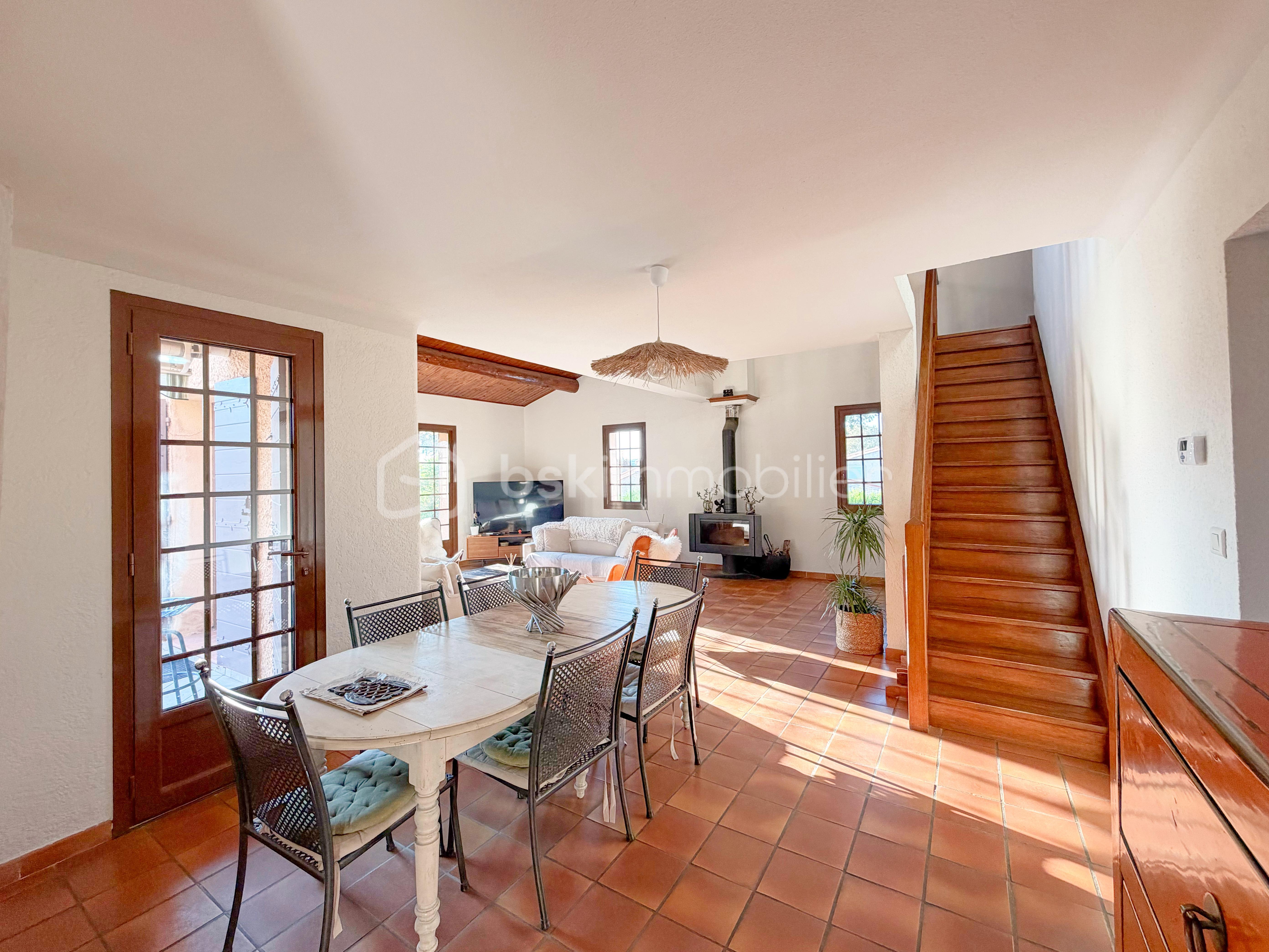 Maison avec piscine proche mer Saint-Cyr-sur-Mer 5.jpg