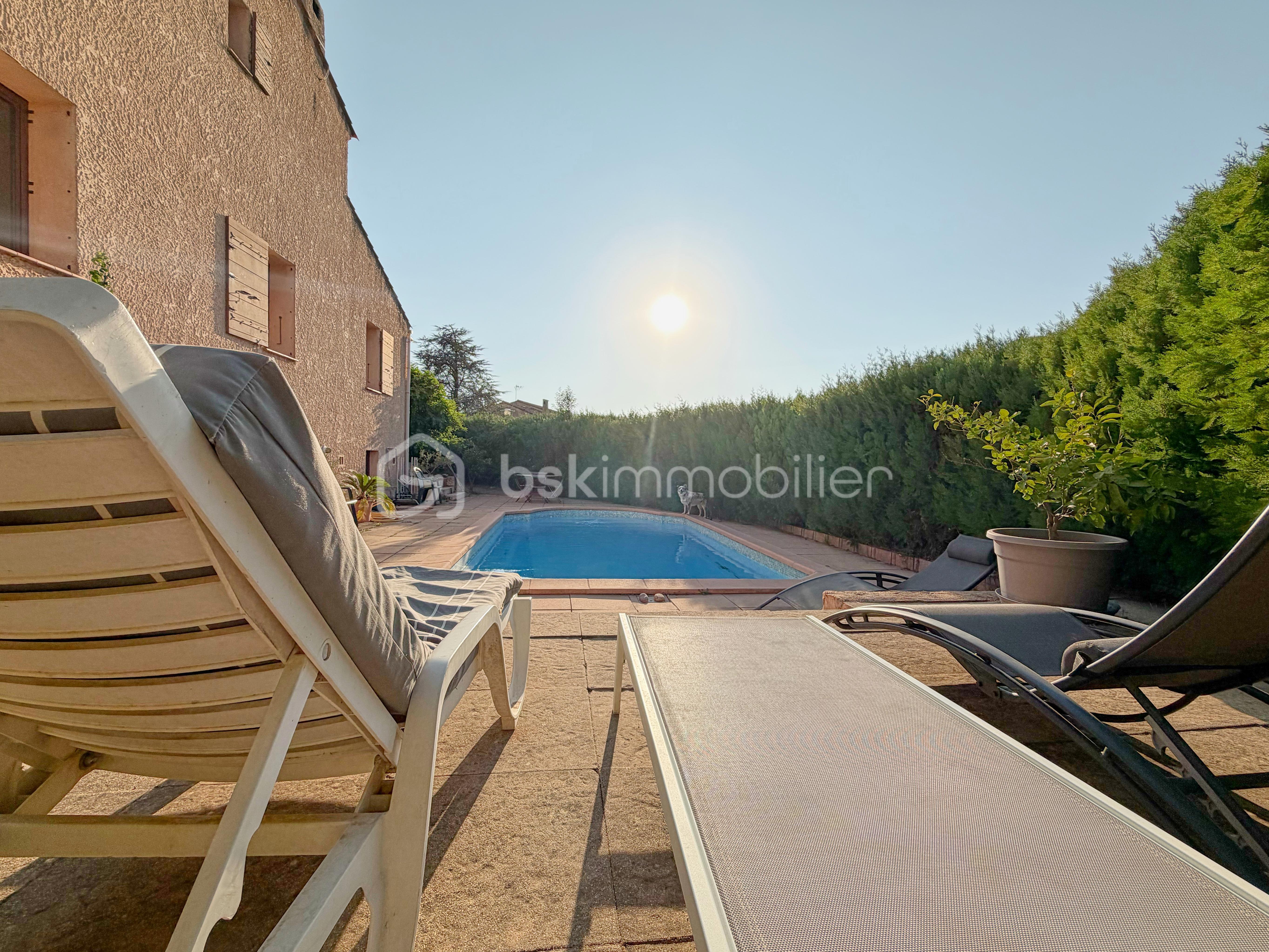 Maison avec piscine proche mer Saint-Cyr-sur-Mer 3.jpg