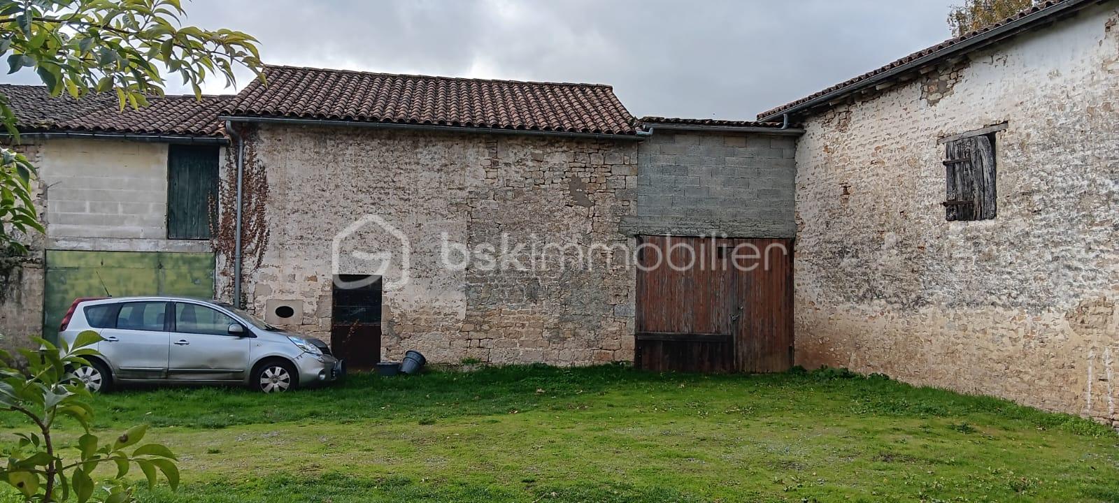 Maison en pierre de 141 m² - WhatsApp Image 2025-10-30 à 16.45.00_645cb8a9.jpg