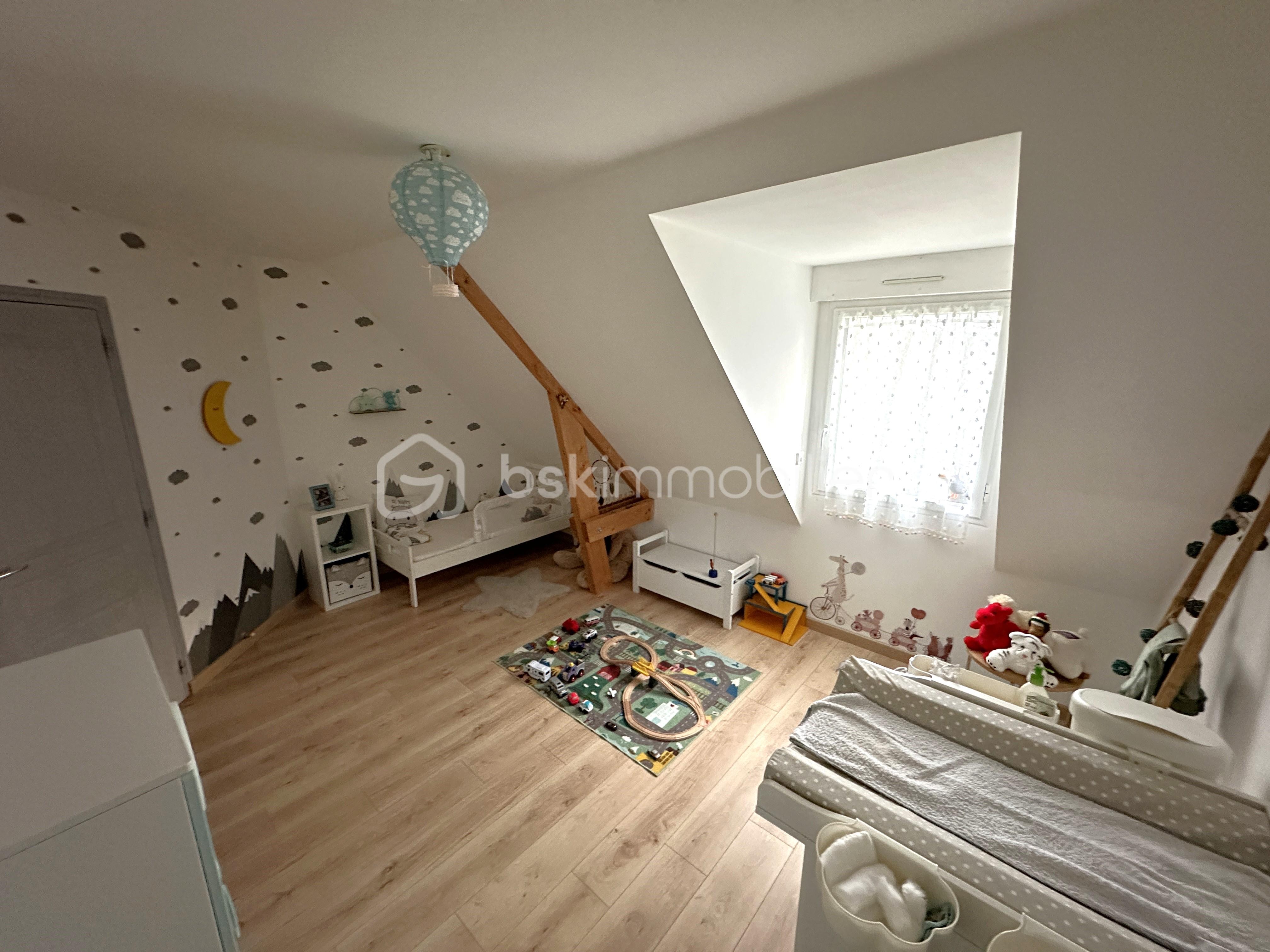 5 CHAMBRE CAMILLE.JPG