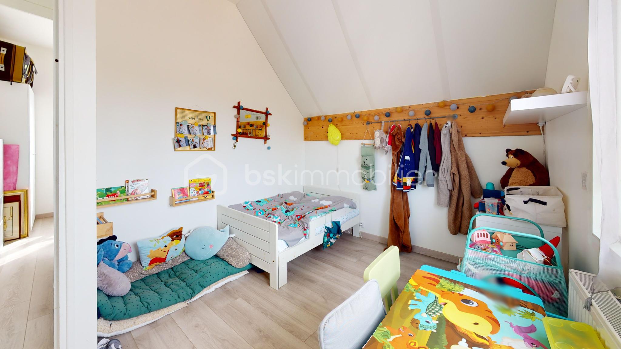 Maison de 122 m² - 26-Rue-du-Chemin-de-Fer-Bedroom 2.jpg