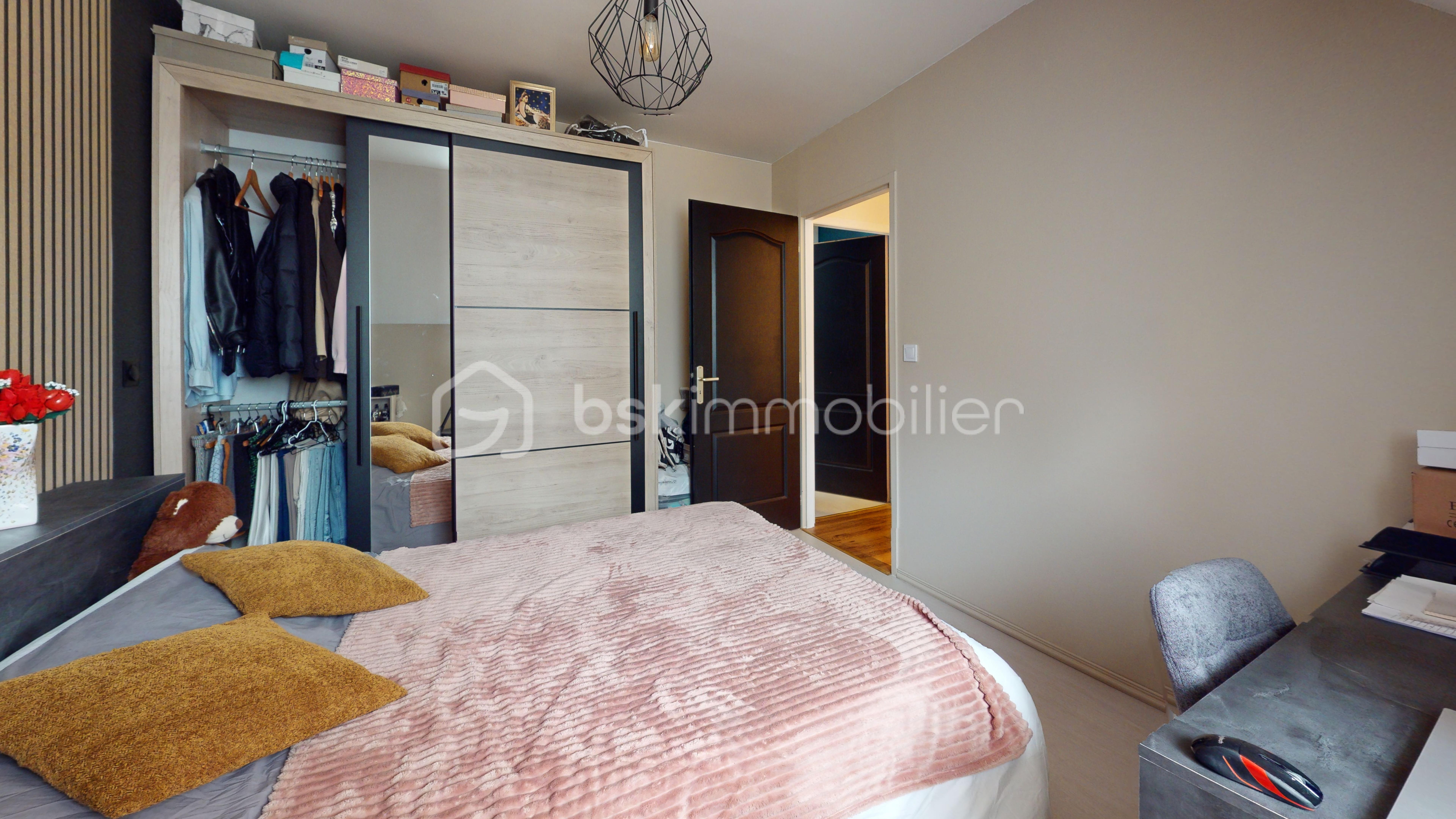 La-Morine-Bedroom 1.jpg