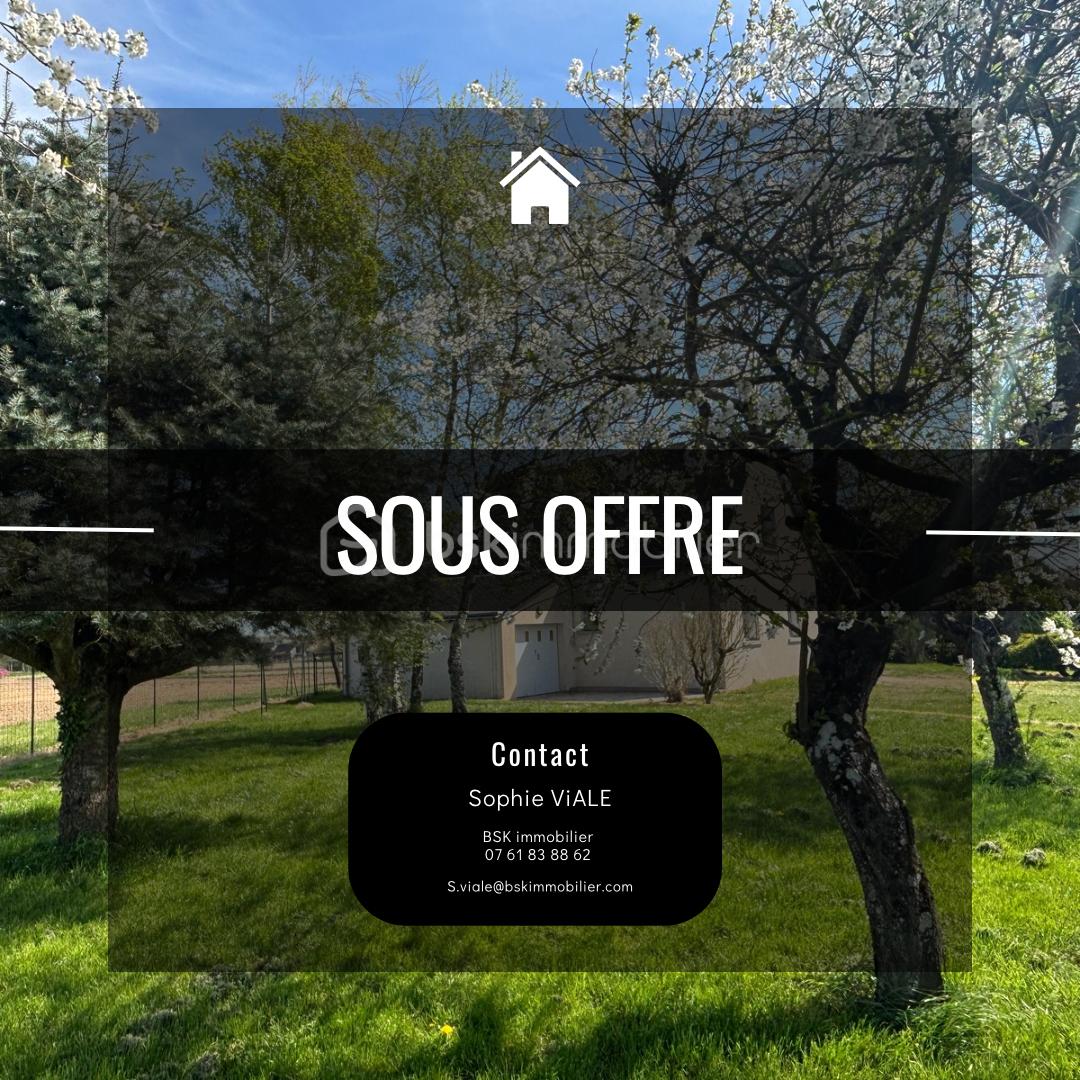 Maison de 104 m² - Post Instagram Immobilier Minimaliste sombre.png