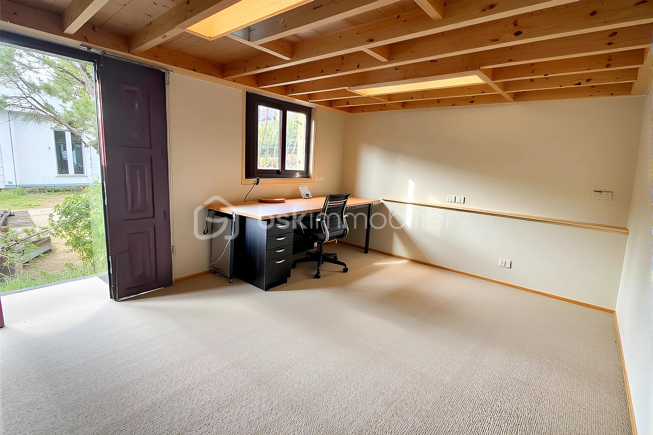 Maison traditionnelle de 82 m² - annexe bureau avec IA.jpeg