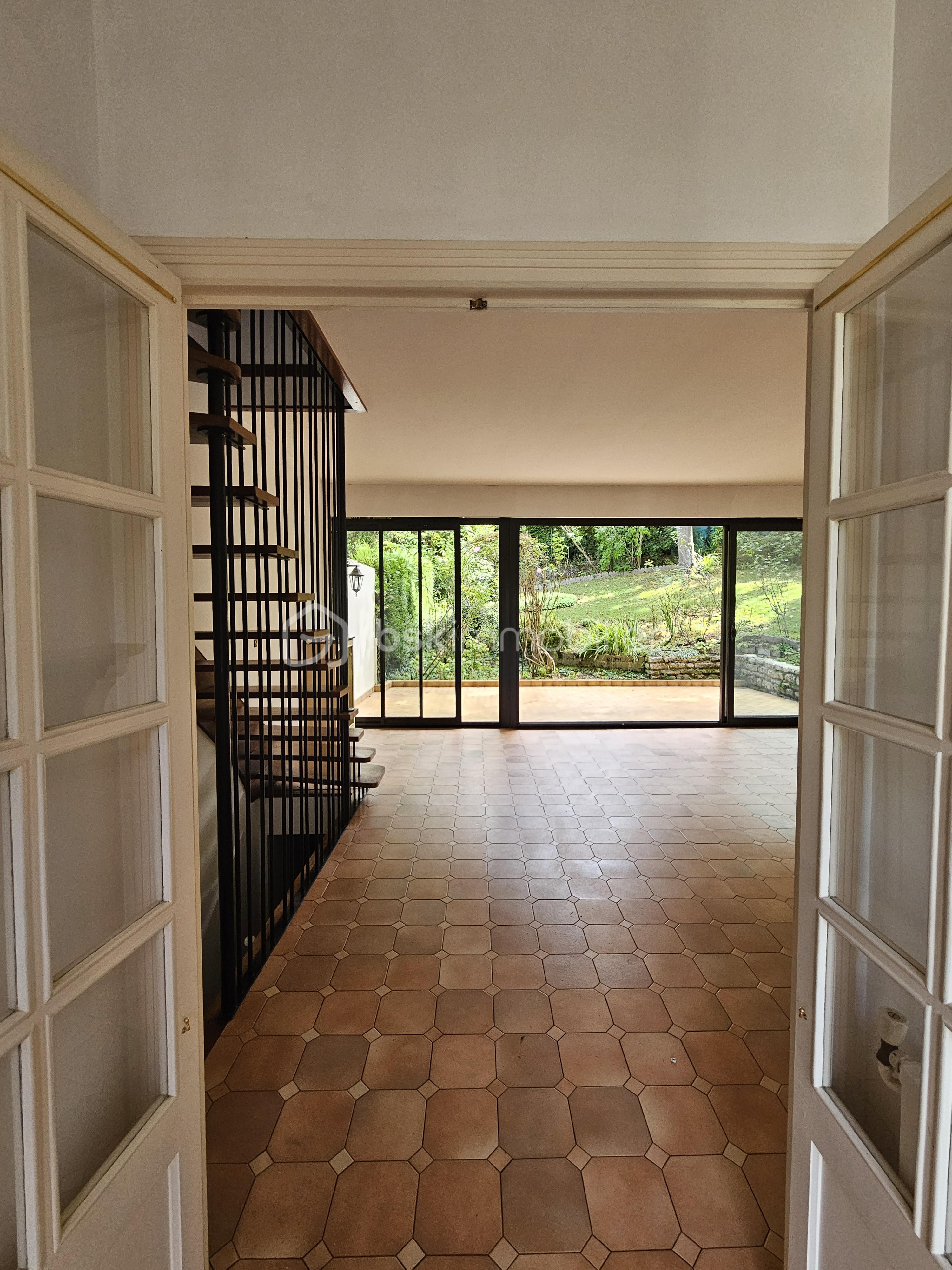 Maison de 94,40 m² - PORTE VITREE QUI DONNE SUR LE SALON ET JARDIN.jpg