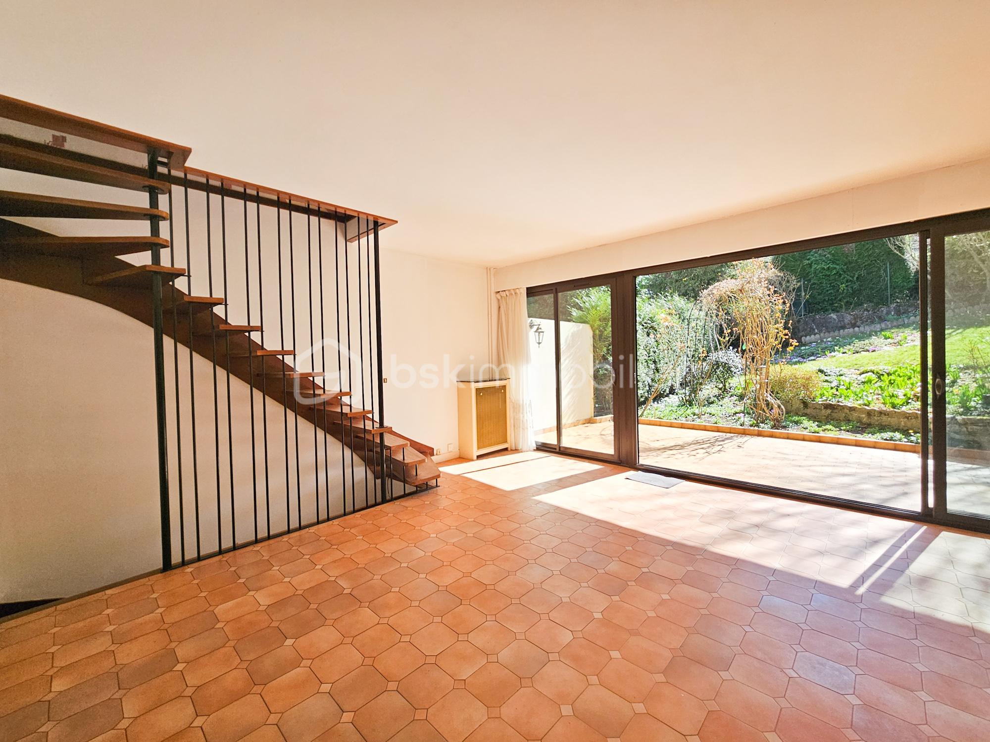 Maison de 94,40 m² - SALON ESCALIER PROFIL.jpg