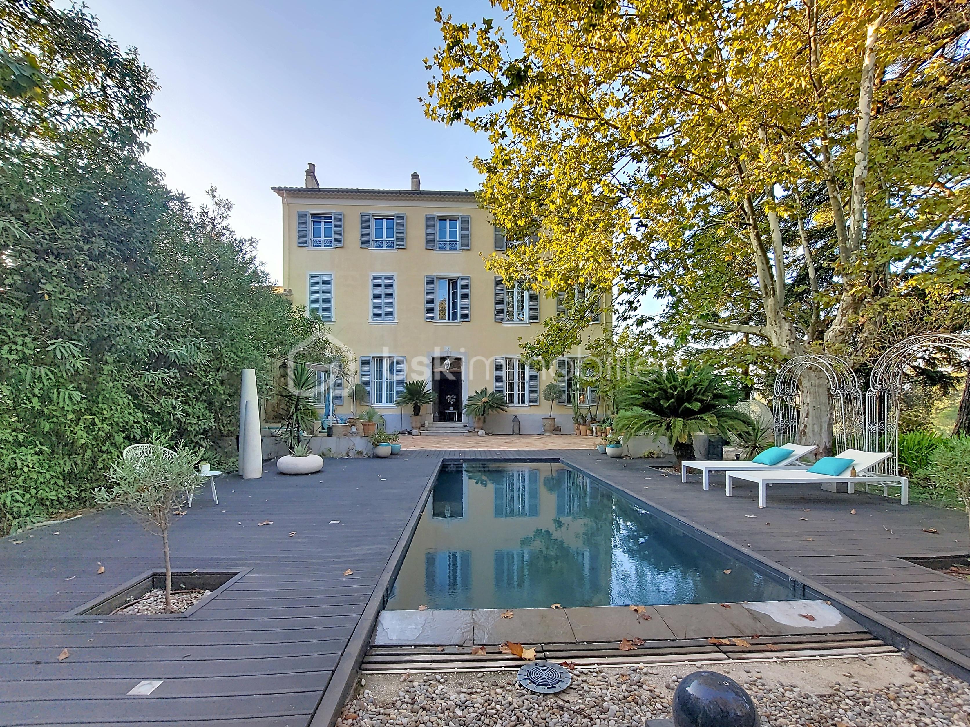 Maison 15 pièces 436 m² · à La Crau · 436 m² · 1 795 000 €