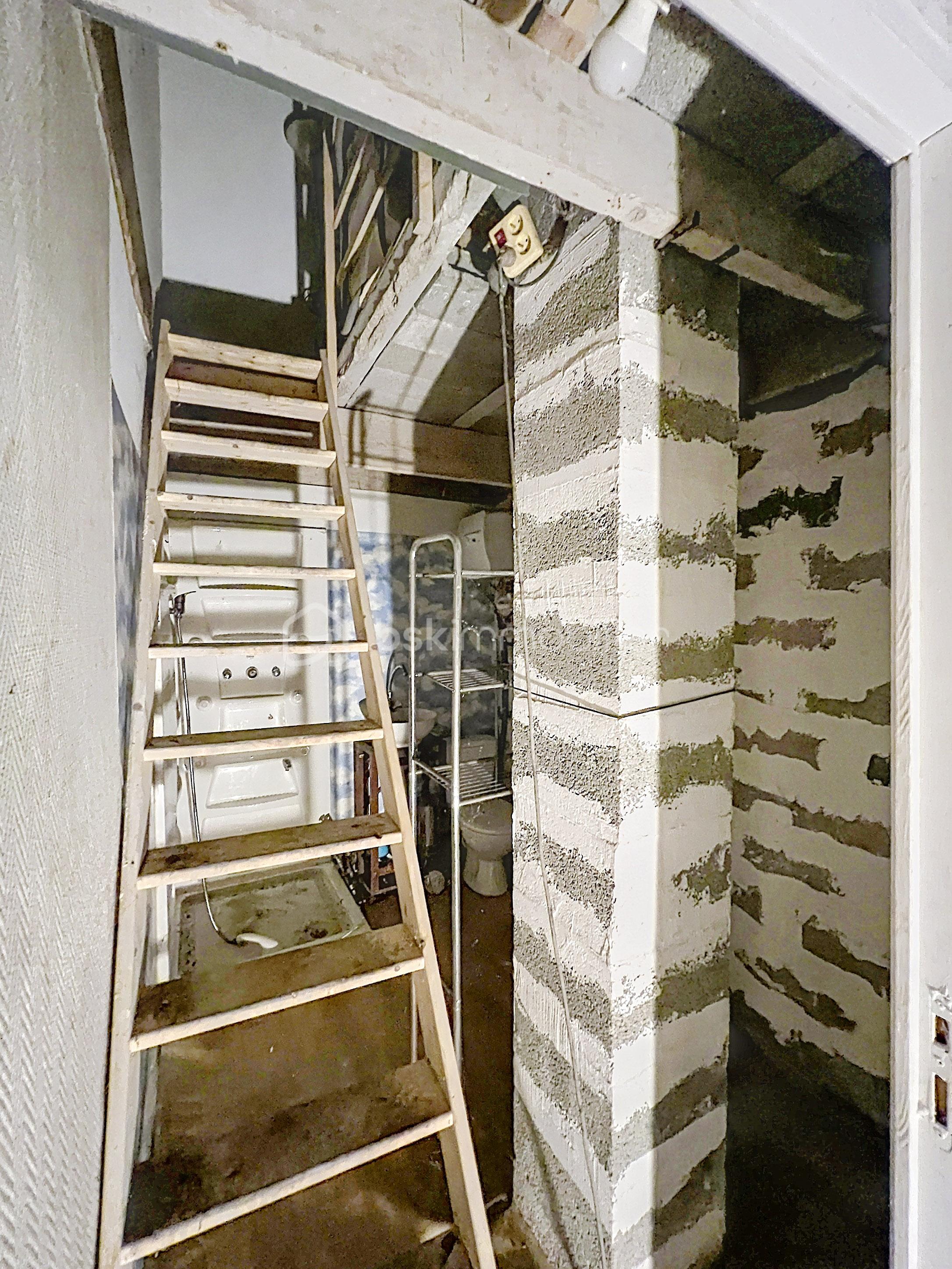 cellier 9 - escalier.jpg