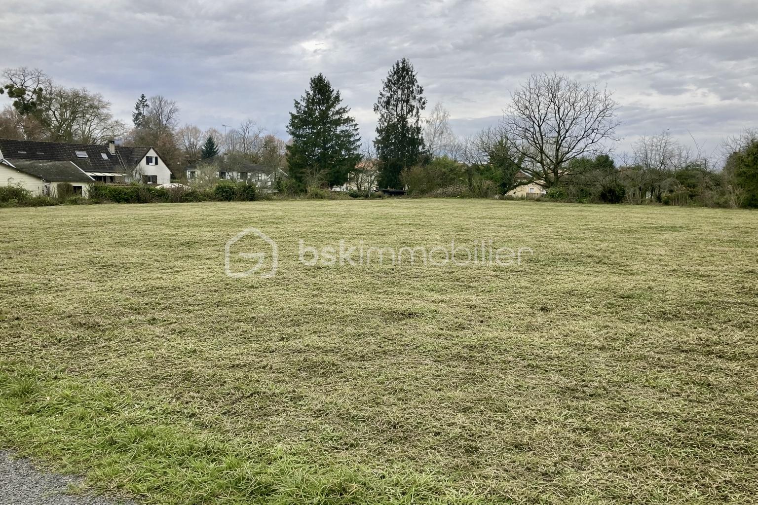 Terrain de 3 773 m²