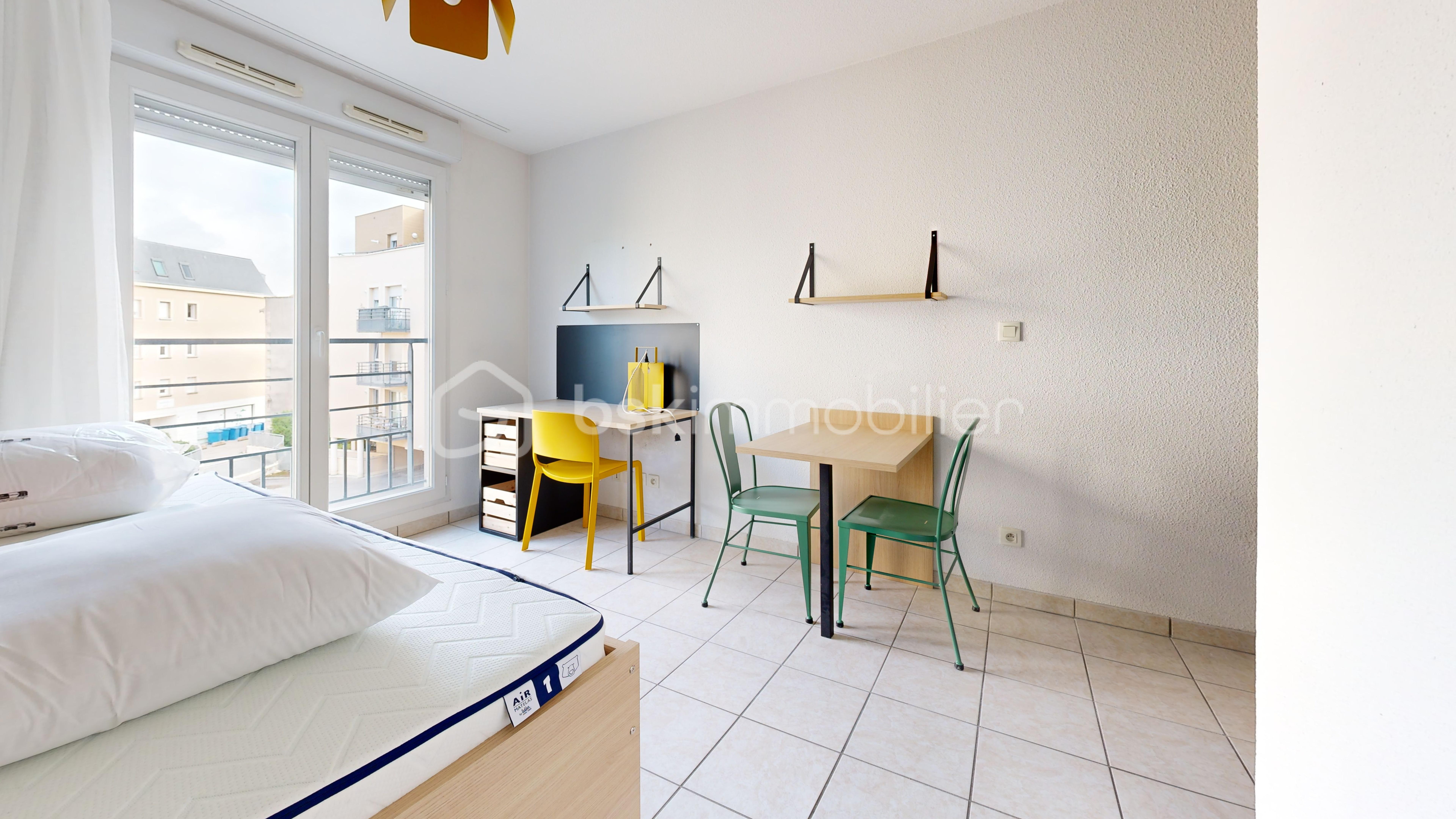 Studette de 18 m² - 43-Rue-du-Petit-Tour-Office.jpg