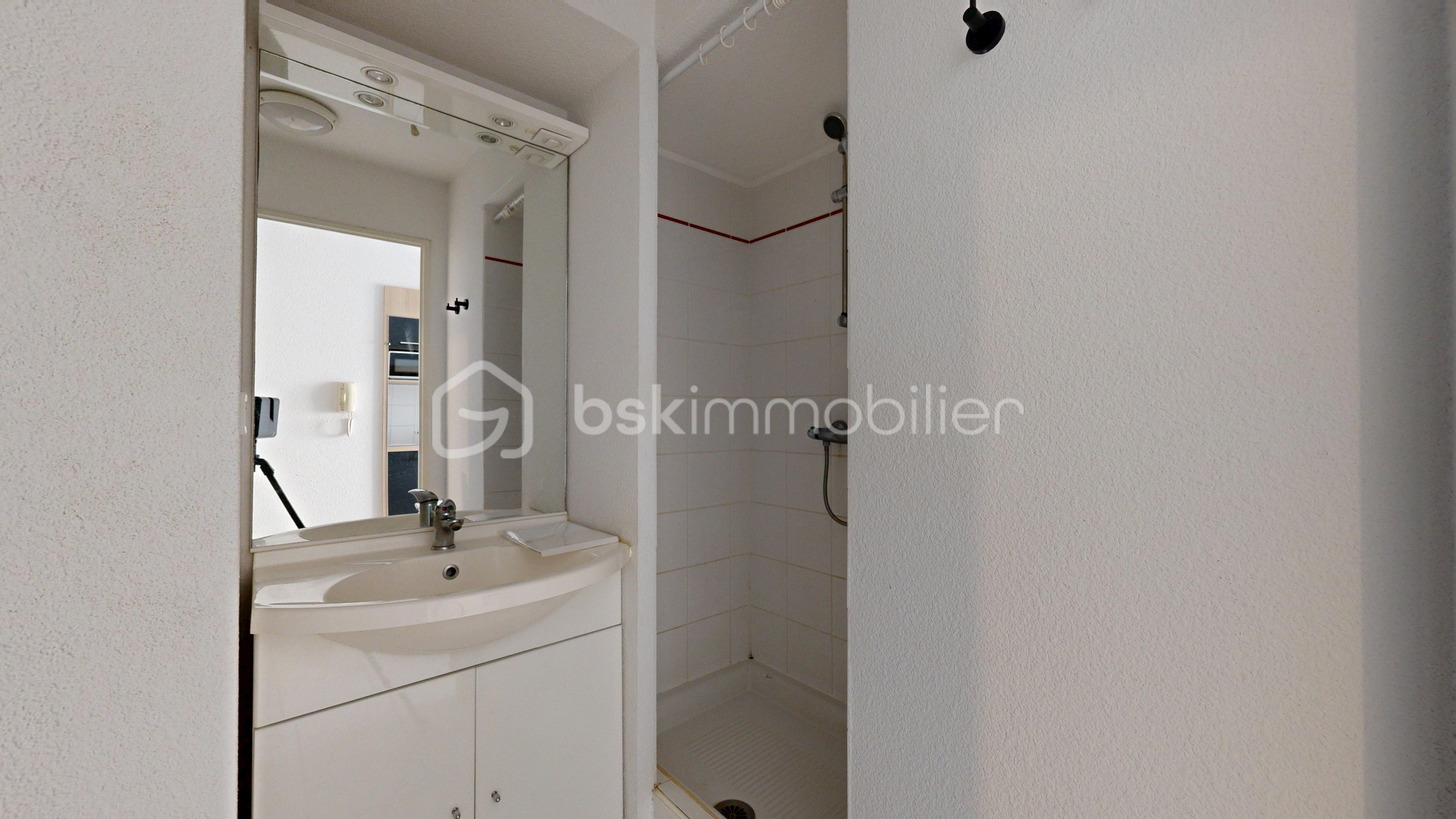 Studette de 18 m² - 43-Rue-du-Petit-Tour-09072025_171557.jpg