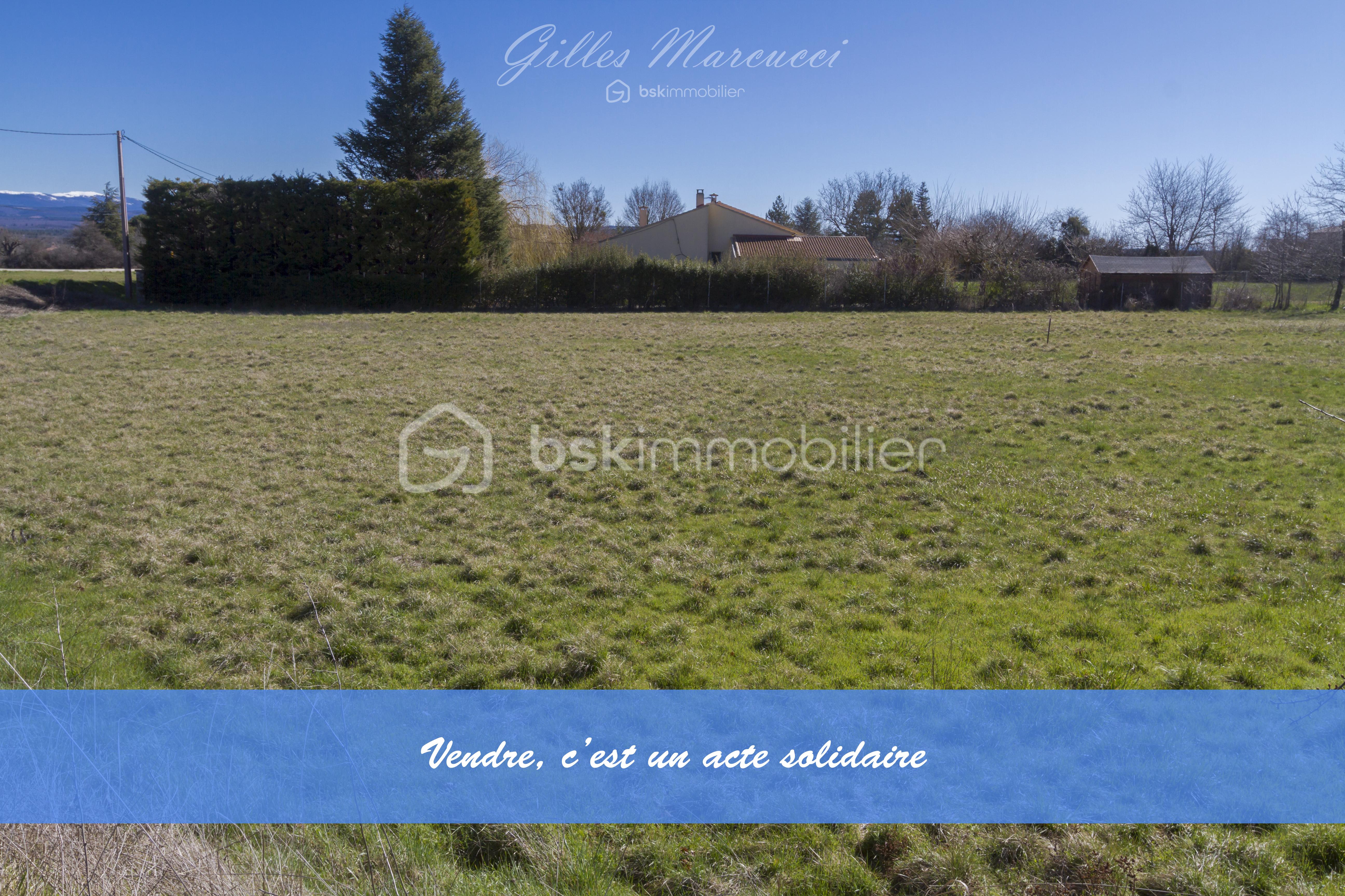 Terrain de 704 m²