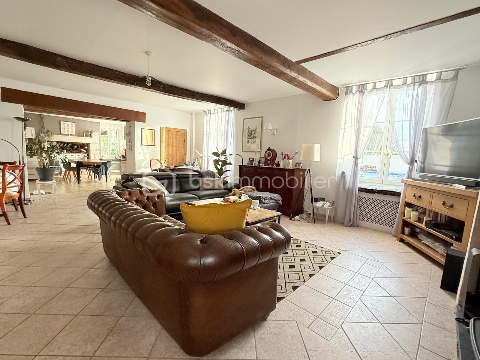 Maison charentaise de 240 m² - IMG-20251125-WA0003.jpg