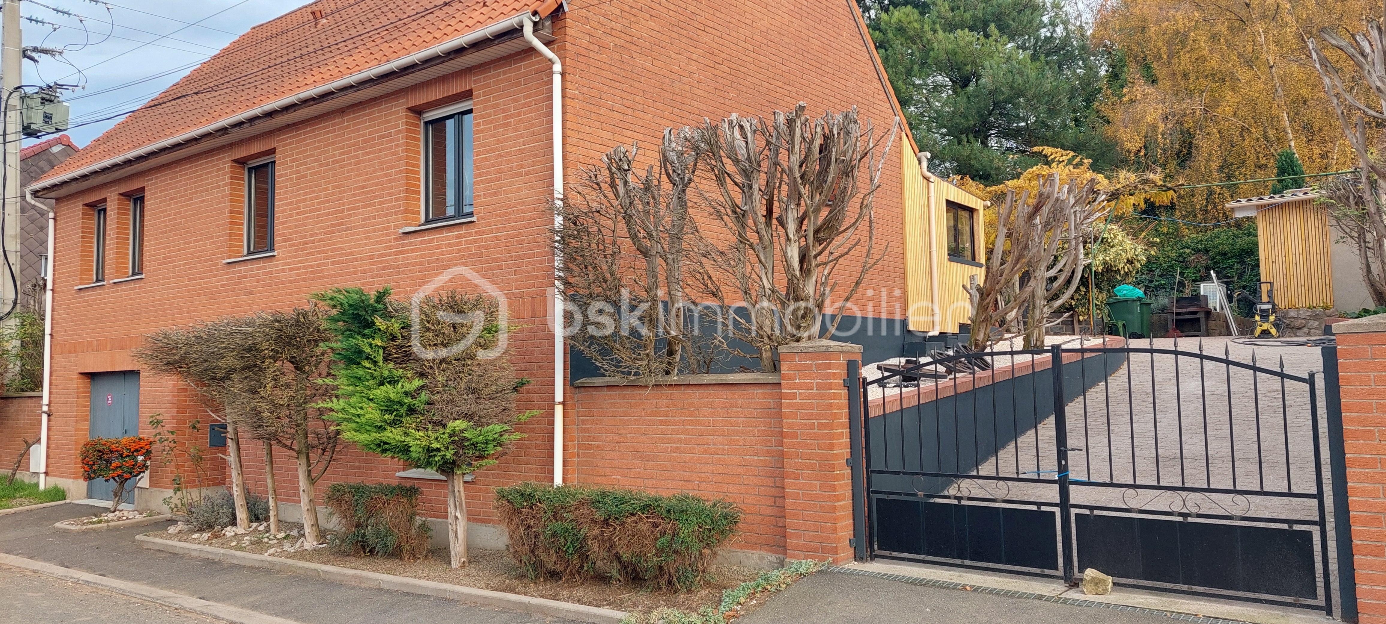 Maison traditionnelle de 209 m² - Façade rue.jpg