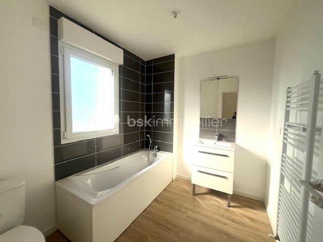 Maison de 85 m² - SALLE DE BAIN ETAGE.jpg