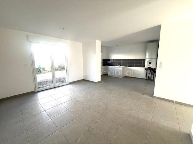 Maison de 85 m² - sejour vue sur cuisine.jpg