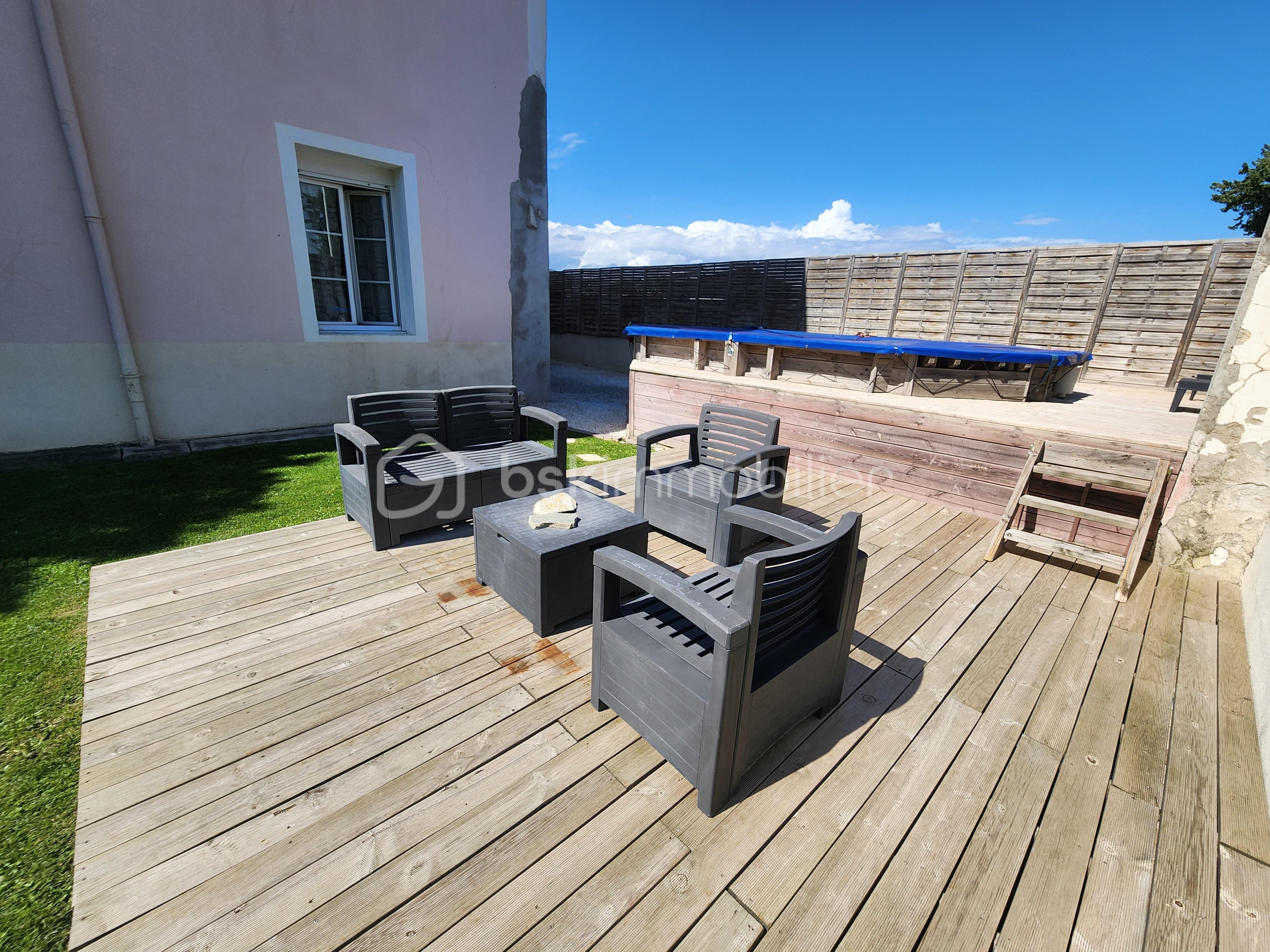 Appartement de 84,10 m² - Terrasse bois.jpg