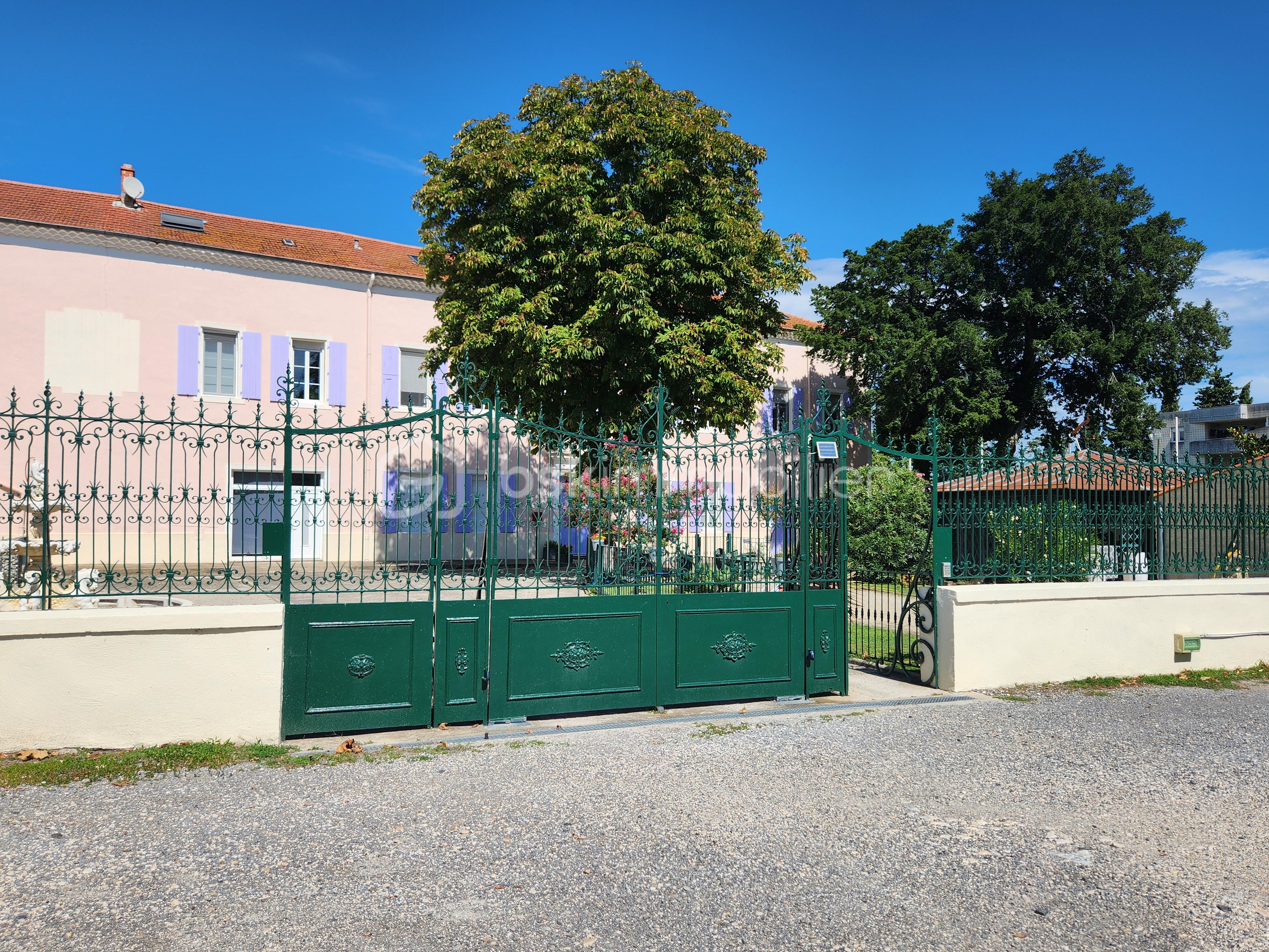Appartement de 84,10 m² - Portail entrée secondaire.jpg