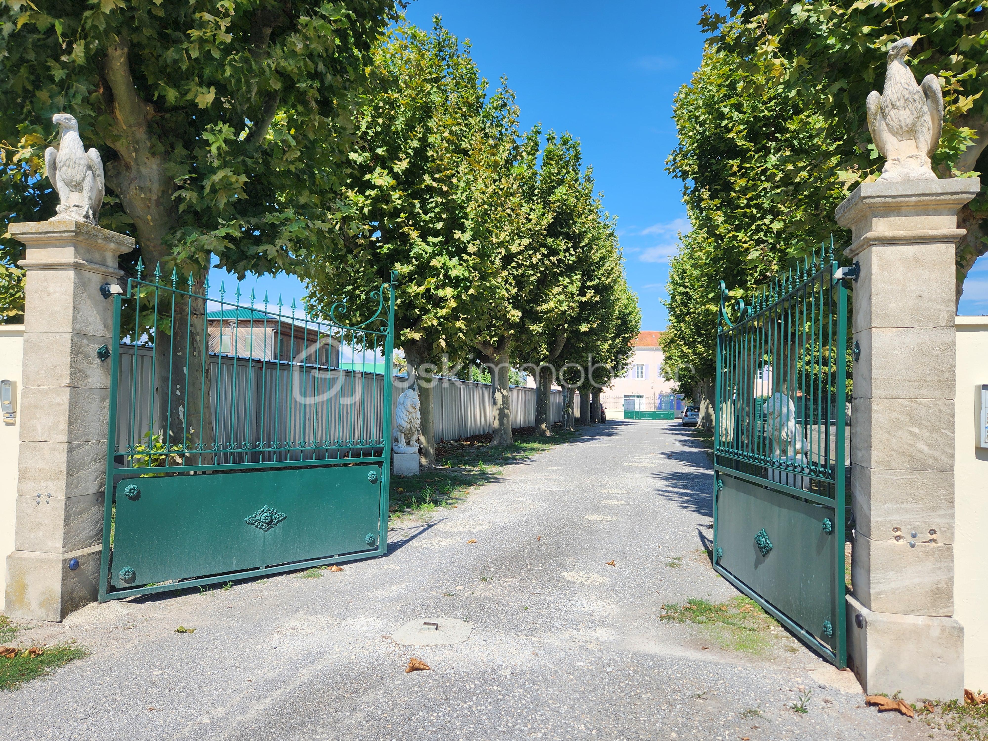 Appartement de 84,10 m² - Portail entrée ppale.jpg