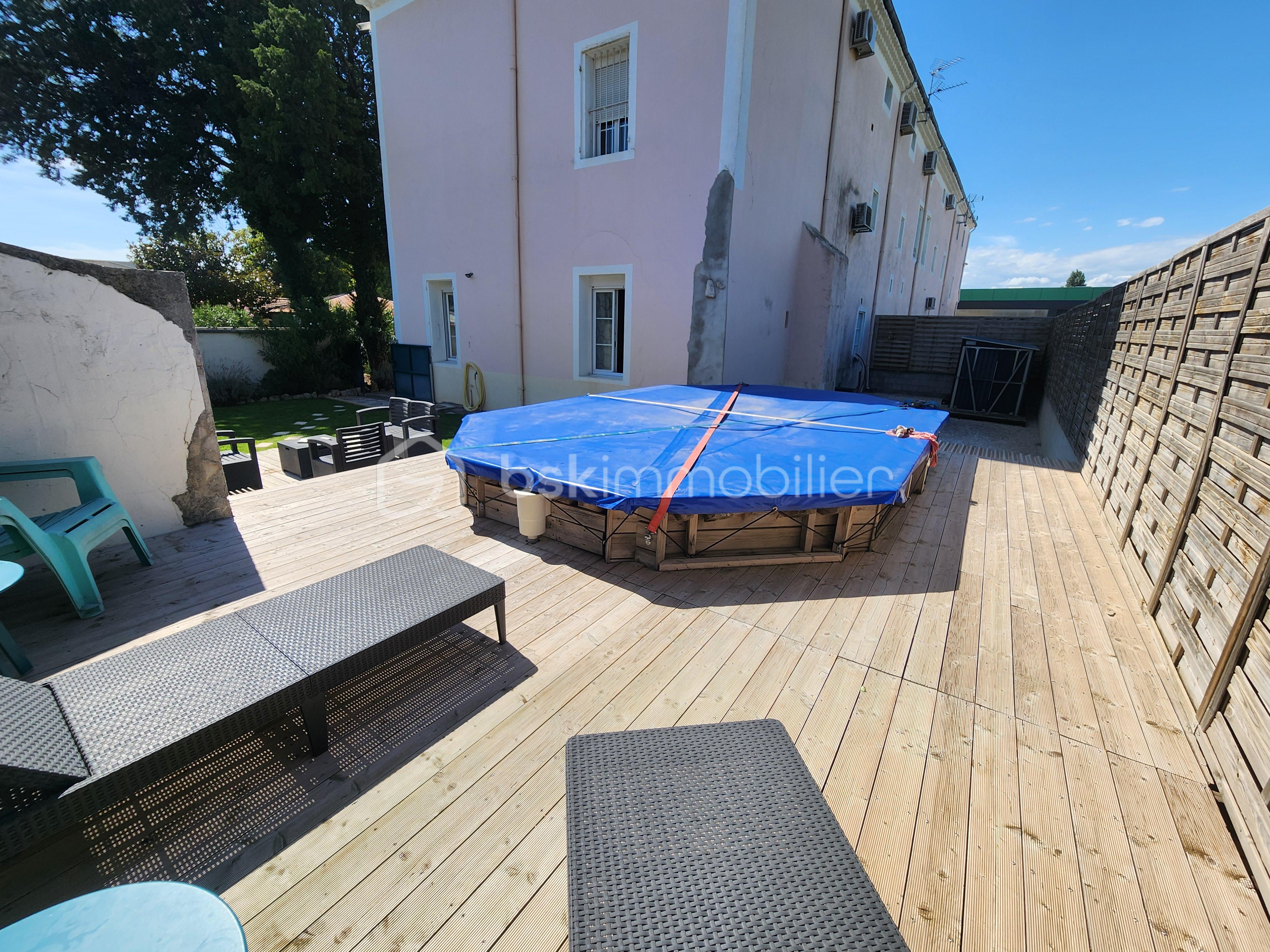 Appartement de 84,10 m² - Piscine et maison.jpg
