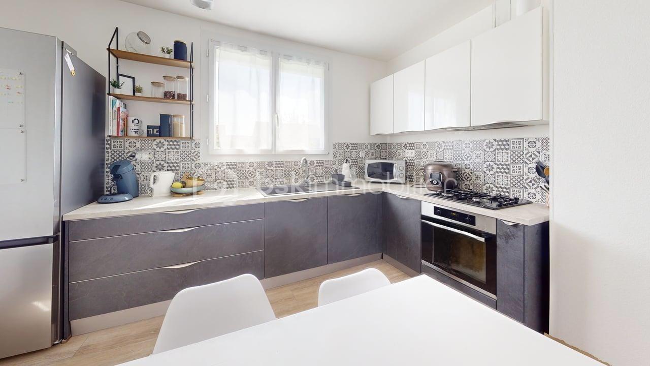 4-Impasse-Jean-Moulin-Kitchen.jpg