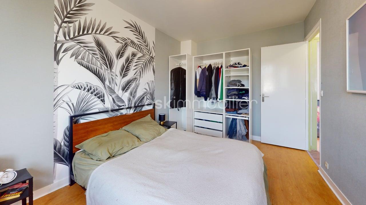 4-Impasse-Jean-Moulin-Bedroom 2.JPG