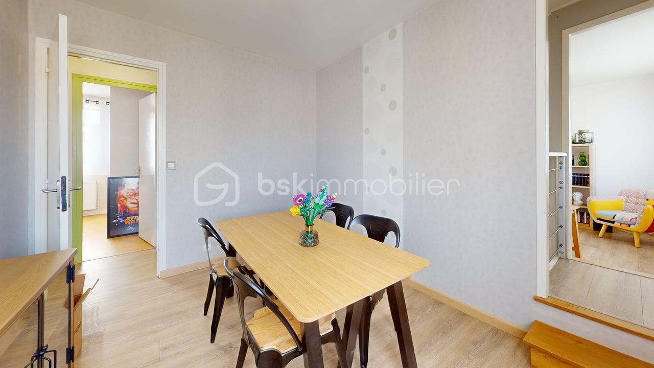 4-Impasse-Jean-Moulin-Dining-Room 1.JPG
