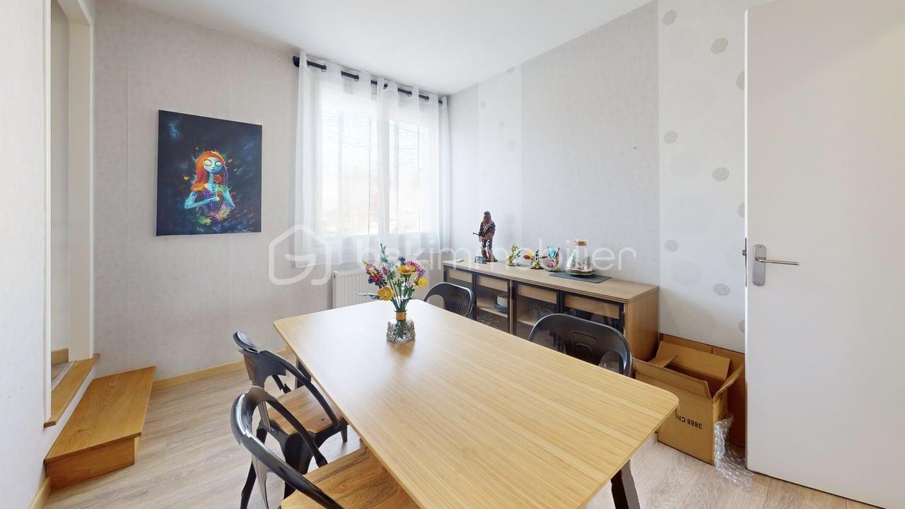4-Impasse-Jean-Moulin-Dining-Room.jpg