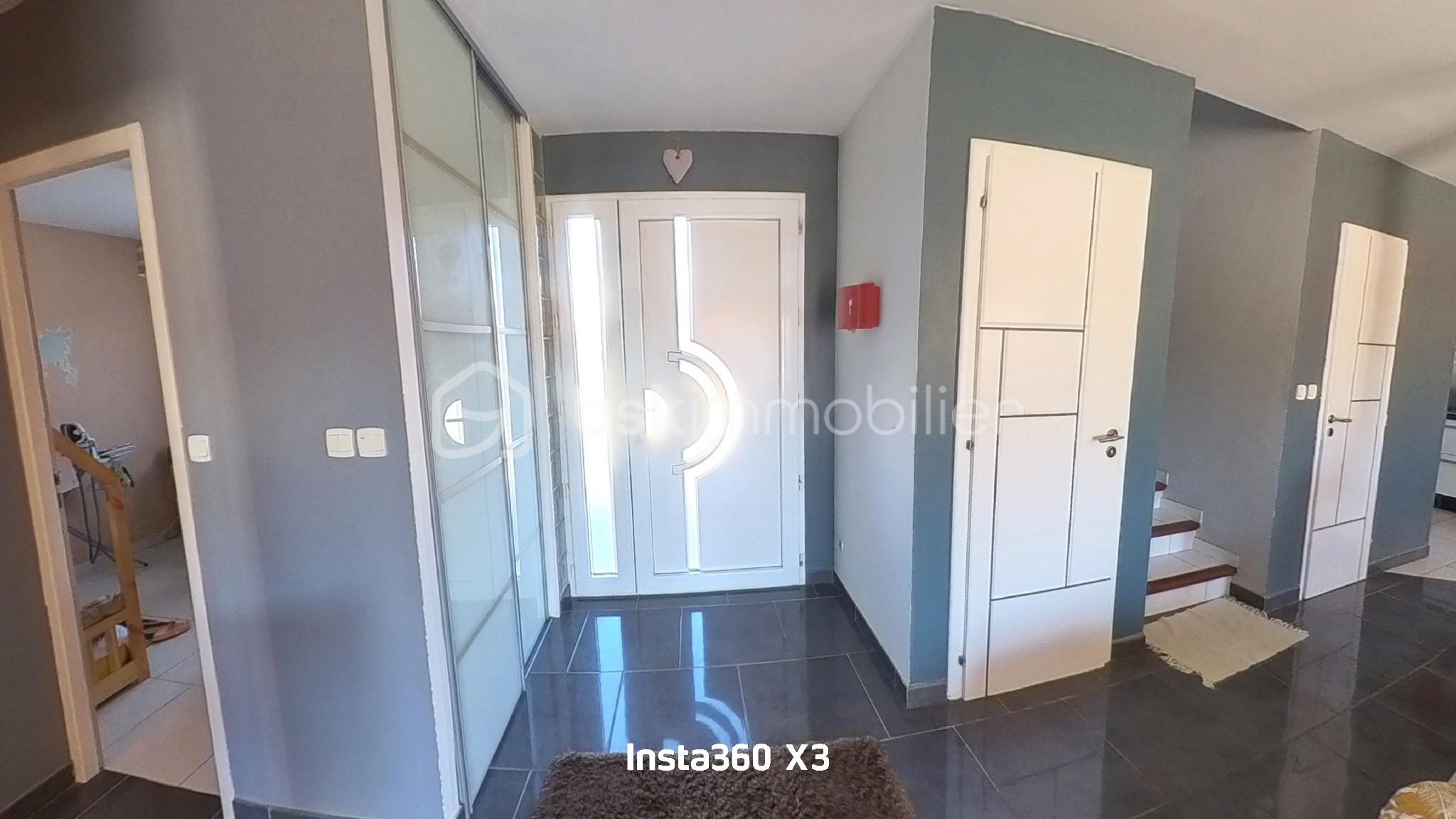 Maison traditionnelle de 163 m² - EACCFE46-3290-E9E0-2CCC-76079DFCC55E.jpg