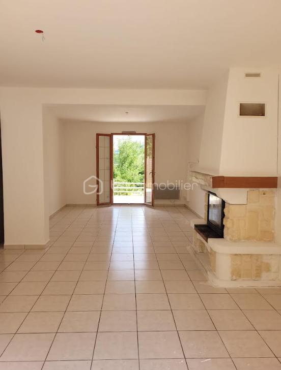 Maison de 110 m² - cheminée côté .png