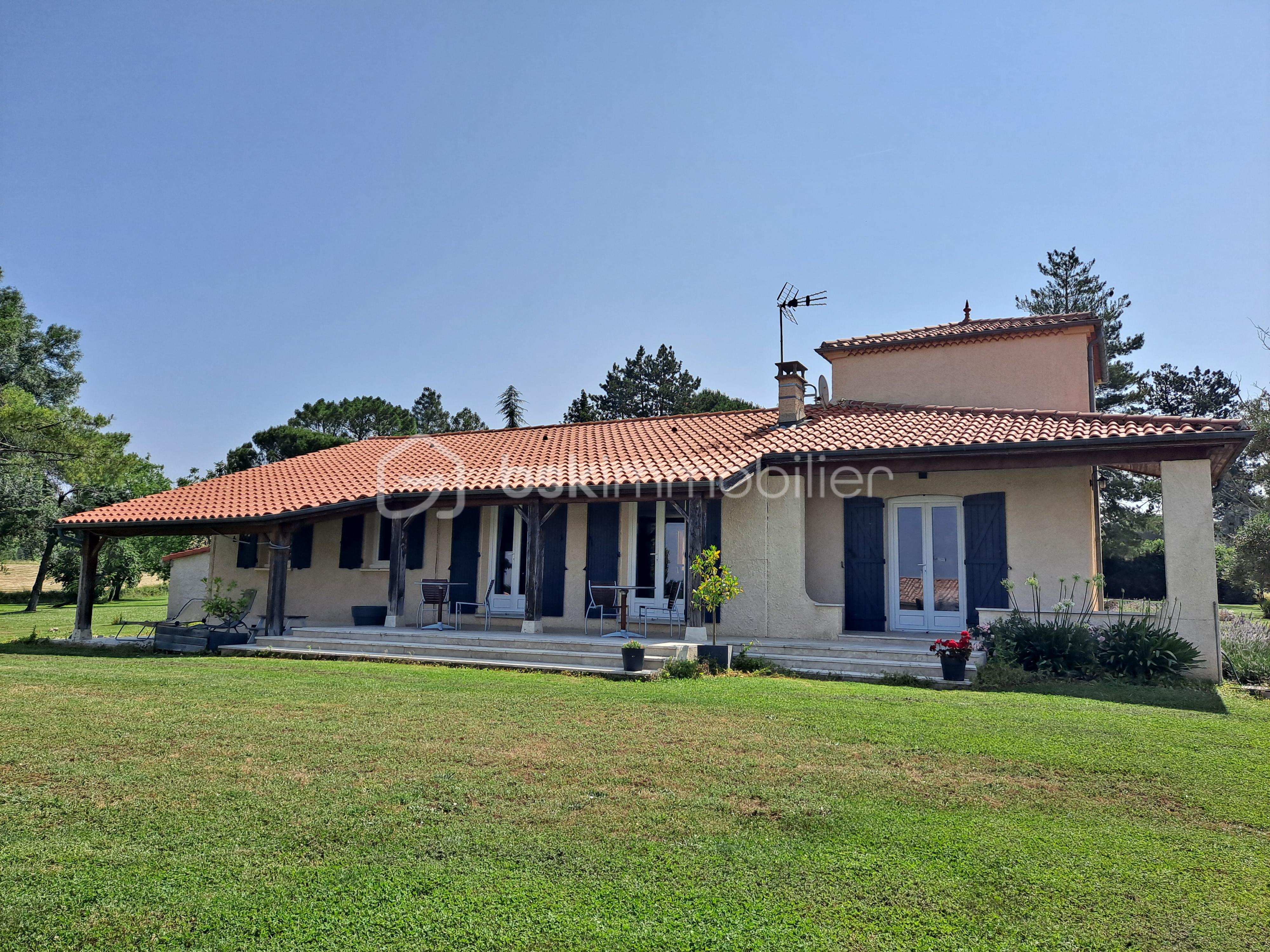 Villa de 136 m² - Belle Maison Gascony campagne Condom (92).jpg