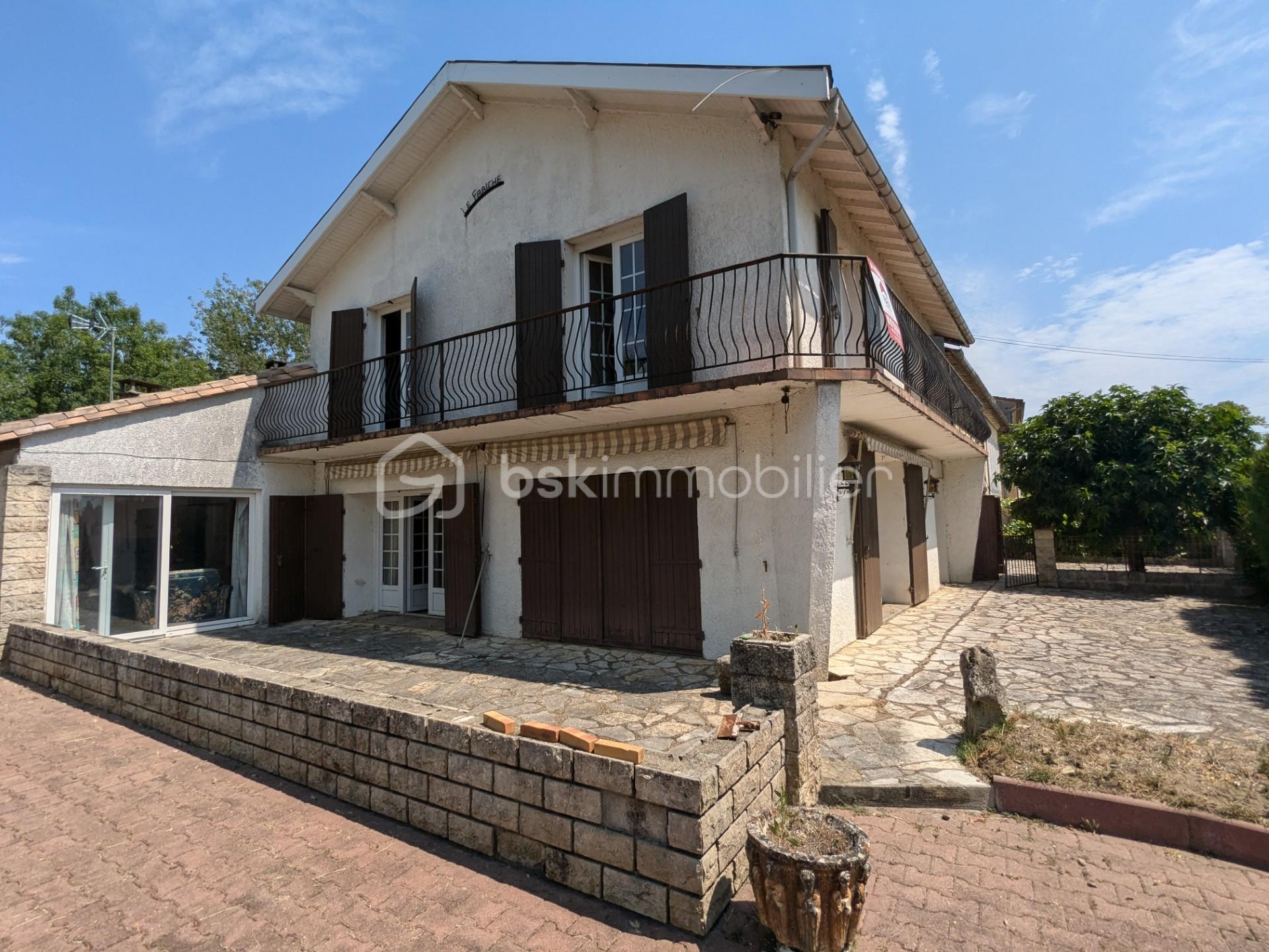 Maison traditionnelle de 250 m² - thumbnail_PXL_20250704_105037450.MP.jpg