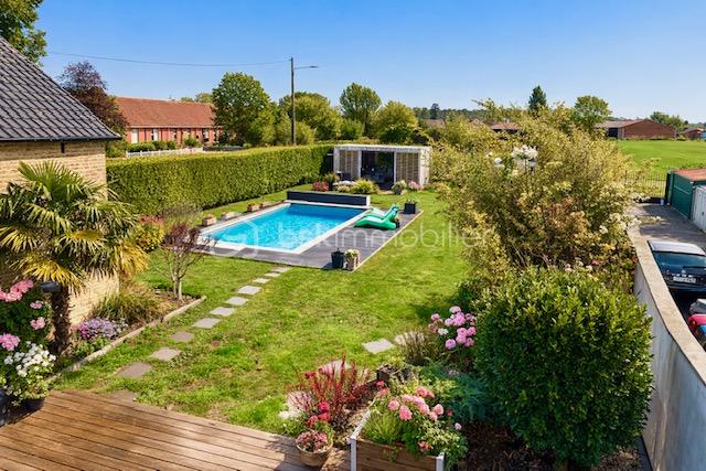 steene jardin et piscine vu de l'étage.jpg