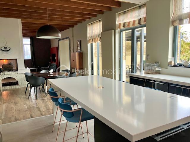 steene table de cuisine vers entrée.jpeg