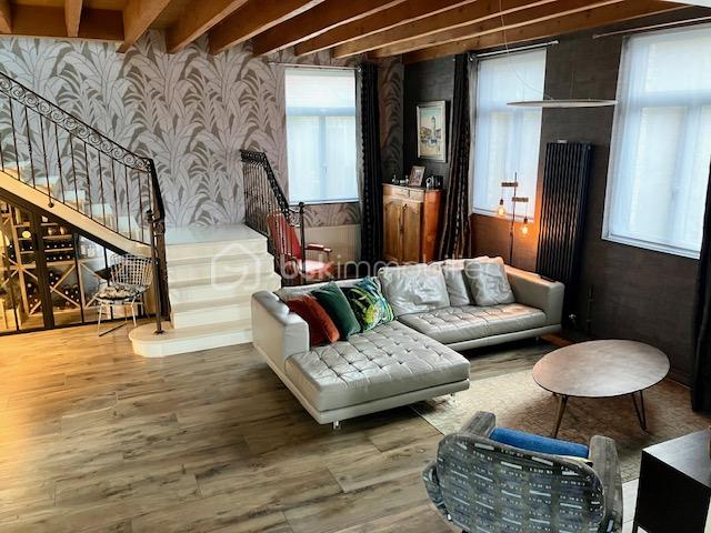 steene salon avec escalier.jpeg