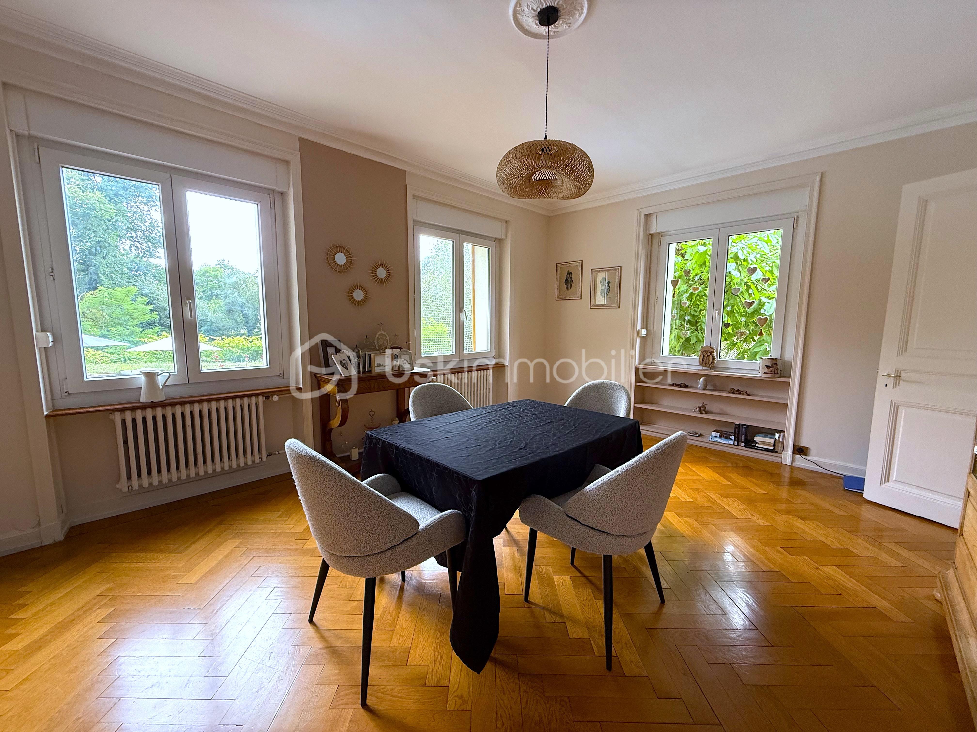 Maison de 303 m² - salle a manger.jpeg