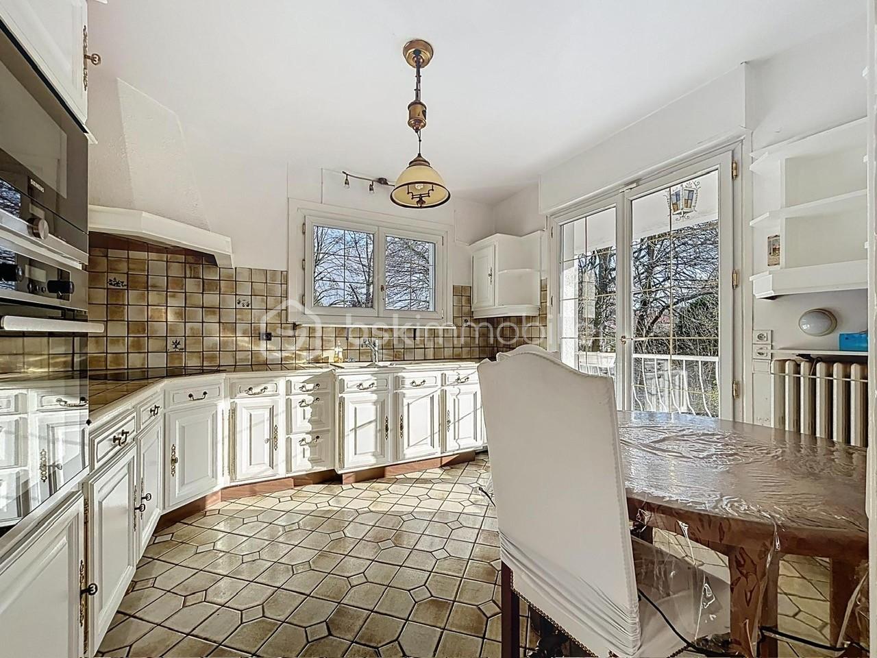 Maison traditionnelle de 195 m² - thumbnail_4bd2b845-6a3e-492b-a192-8fb168ba5e37.jpg