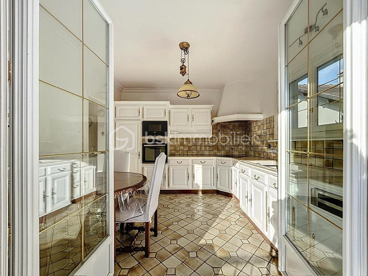 Maison traditionnelle de 195 m² - thumbnail_a7a1dc71-27ab-431f-9d01-ad5f103429c3.jpg