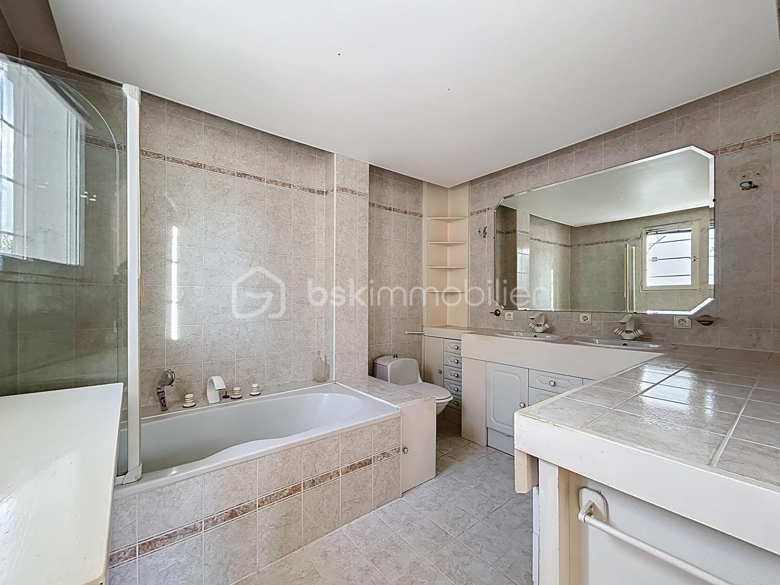 Maison traditionnelle de 195 m² - 02b543d4-d3d2-4a7b-81d4-6018112458a3.JPG