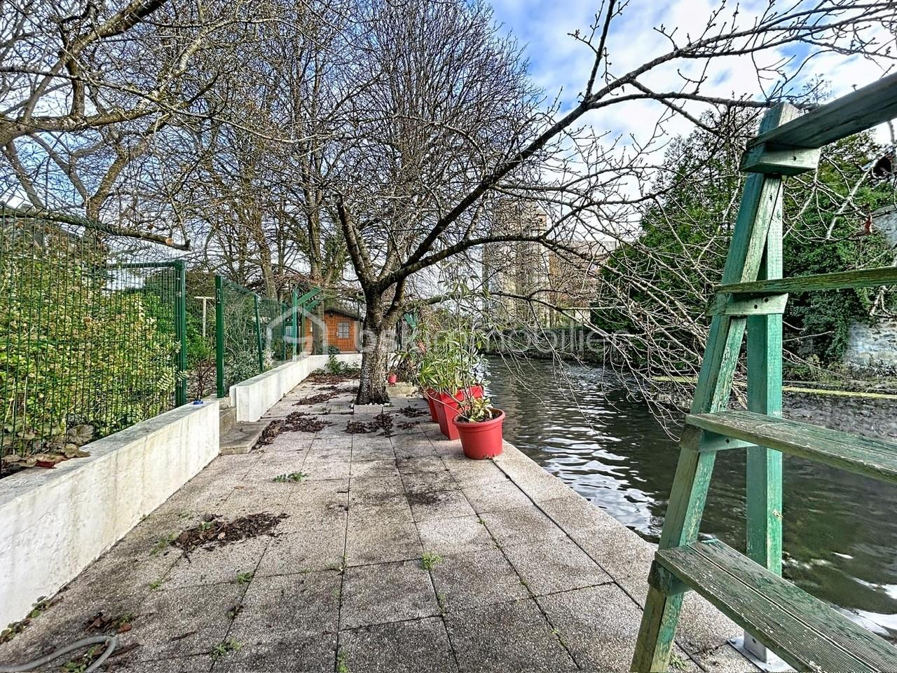 Maison traditionnelle de 195 m² - thumbnail_88eed03f-b942-4166-8e67-d40fecf002a3.jpg