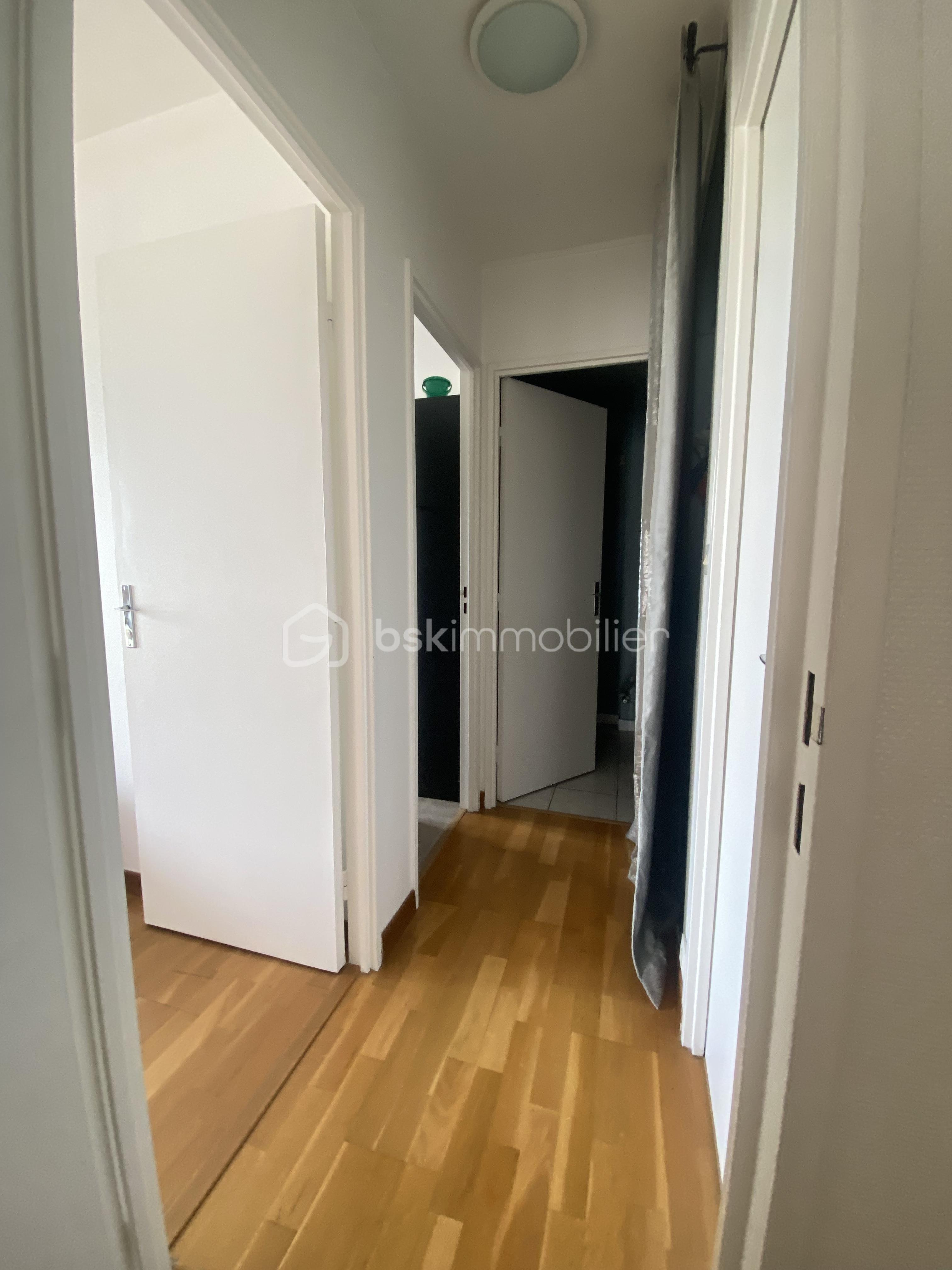 Appartement de 67 m² - 13.couloir.jpg